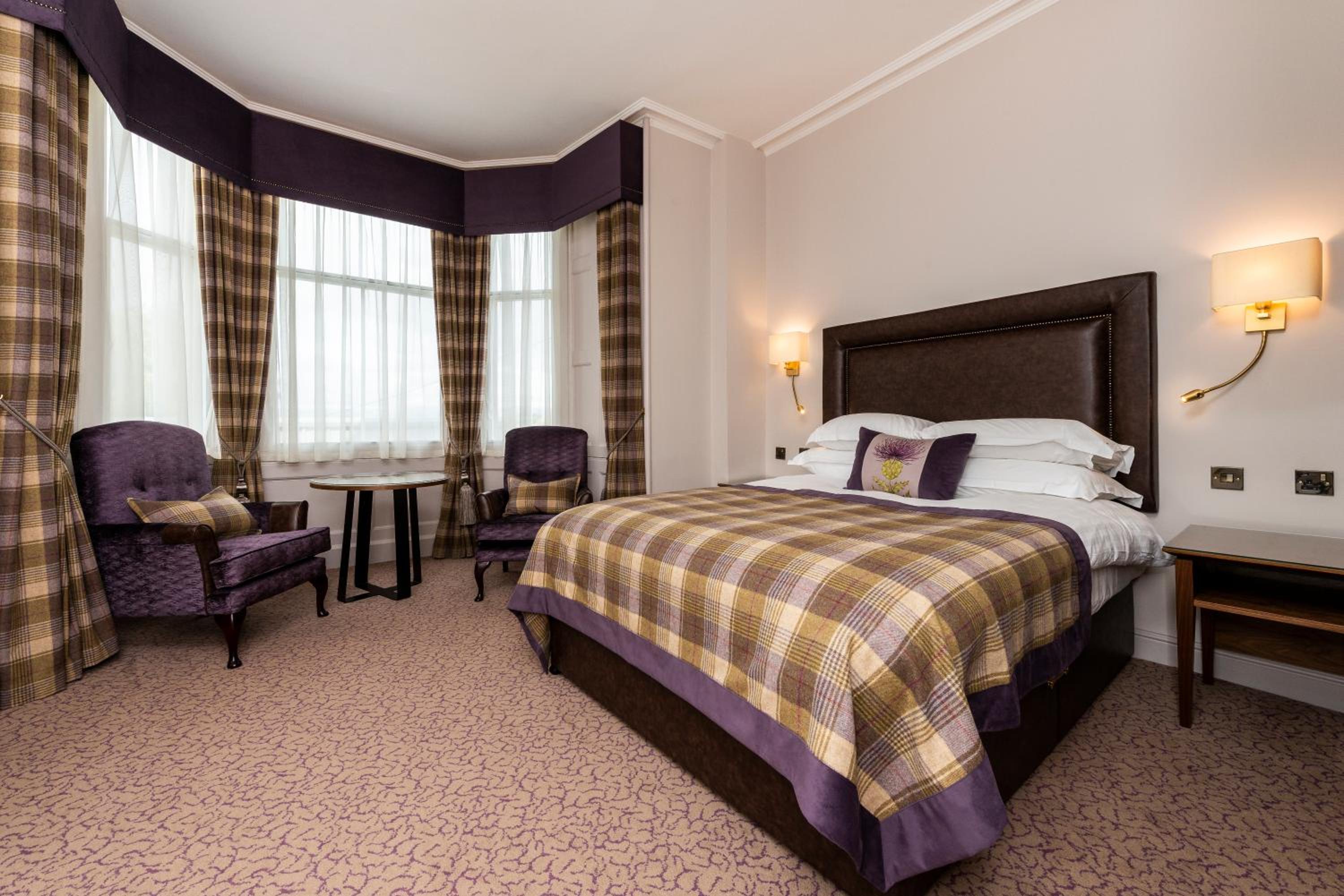 Feature King Room - Photo 1