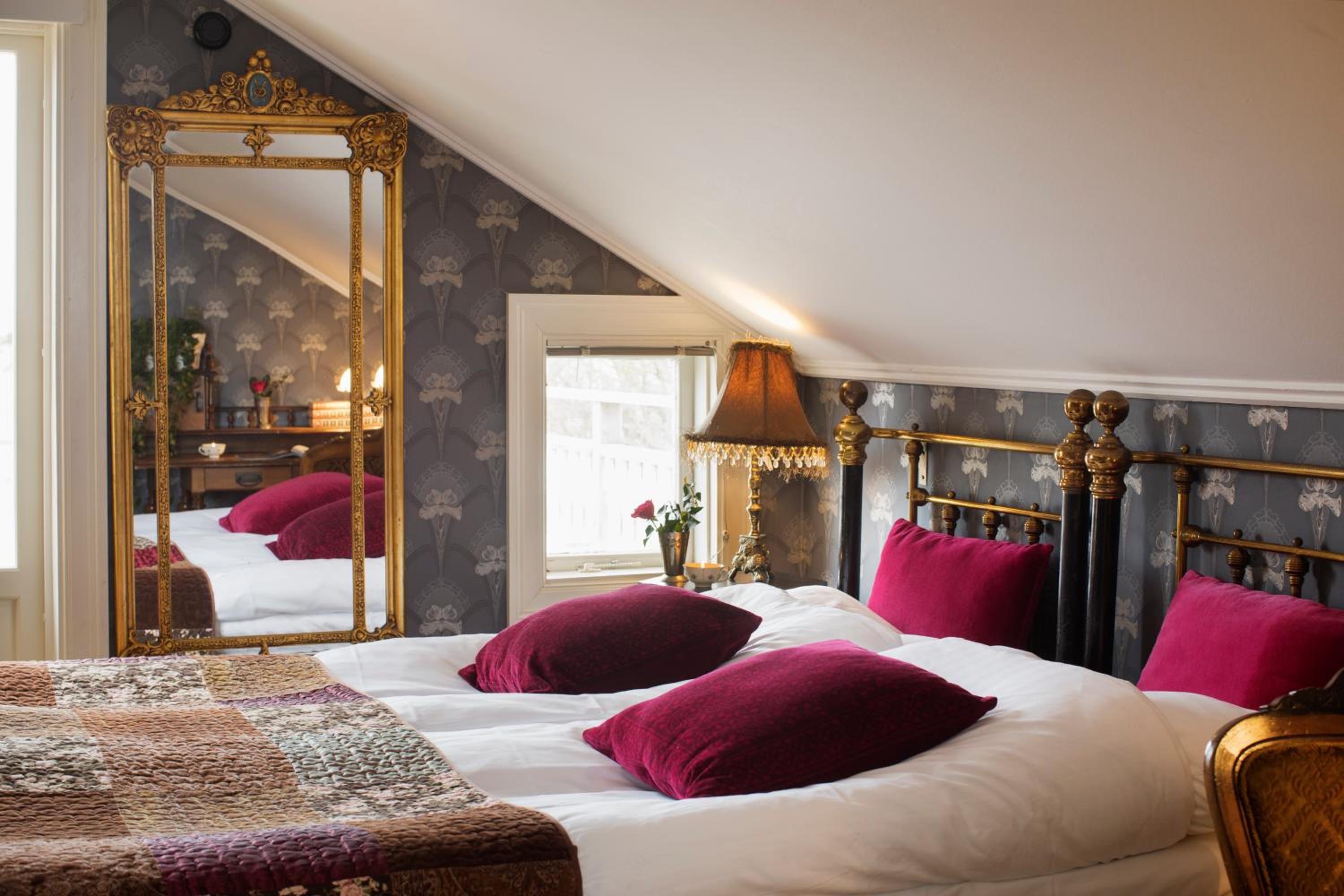 Suite - Photo 1