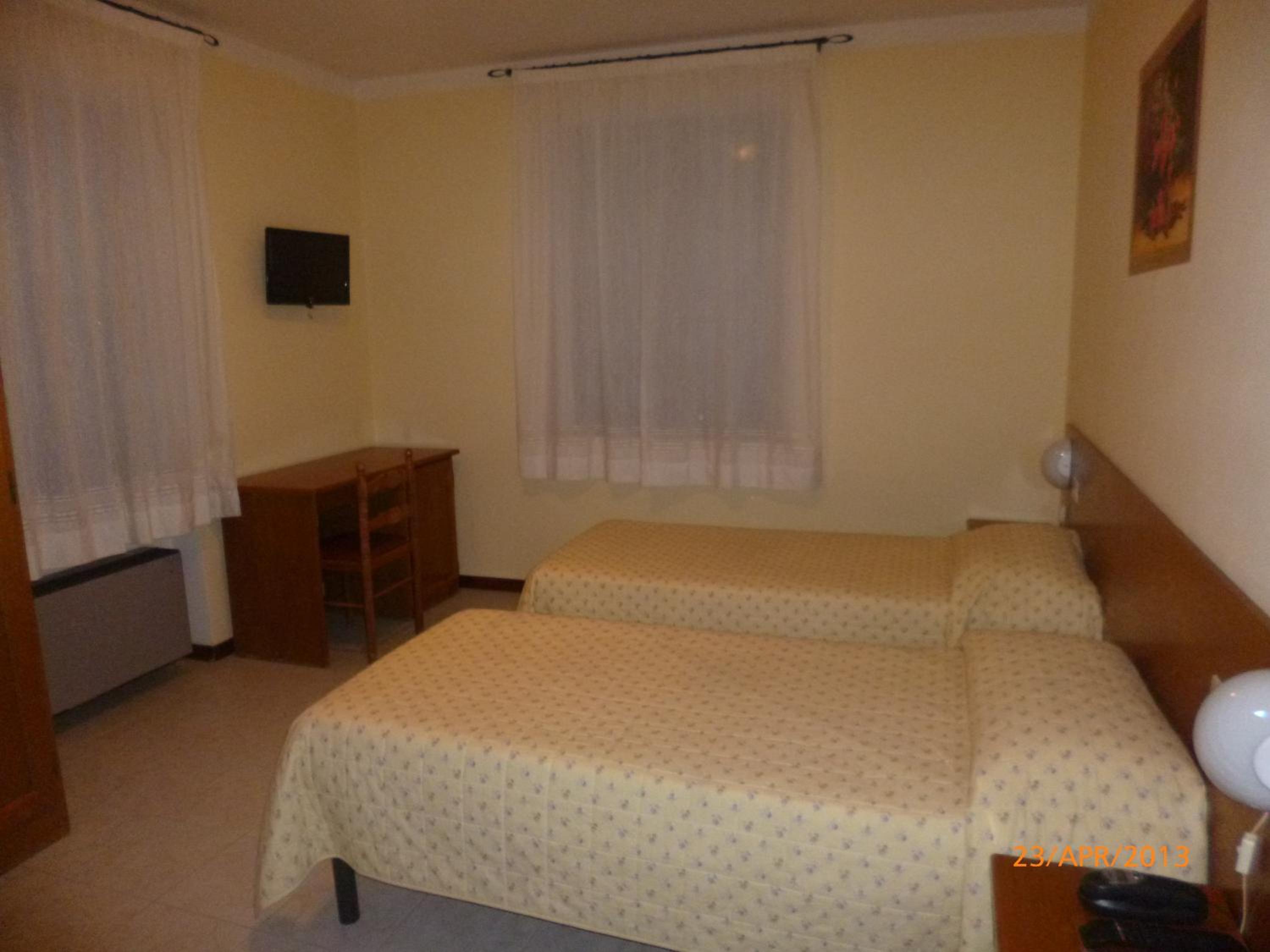 Double or Twin Room - Photo 5