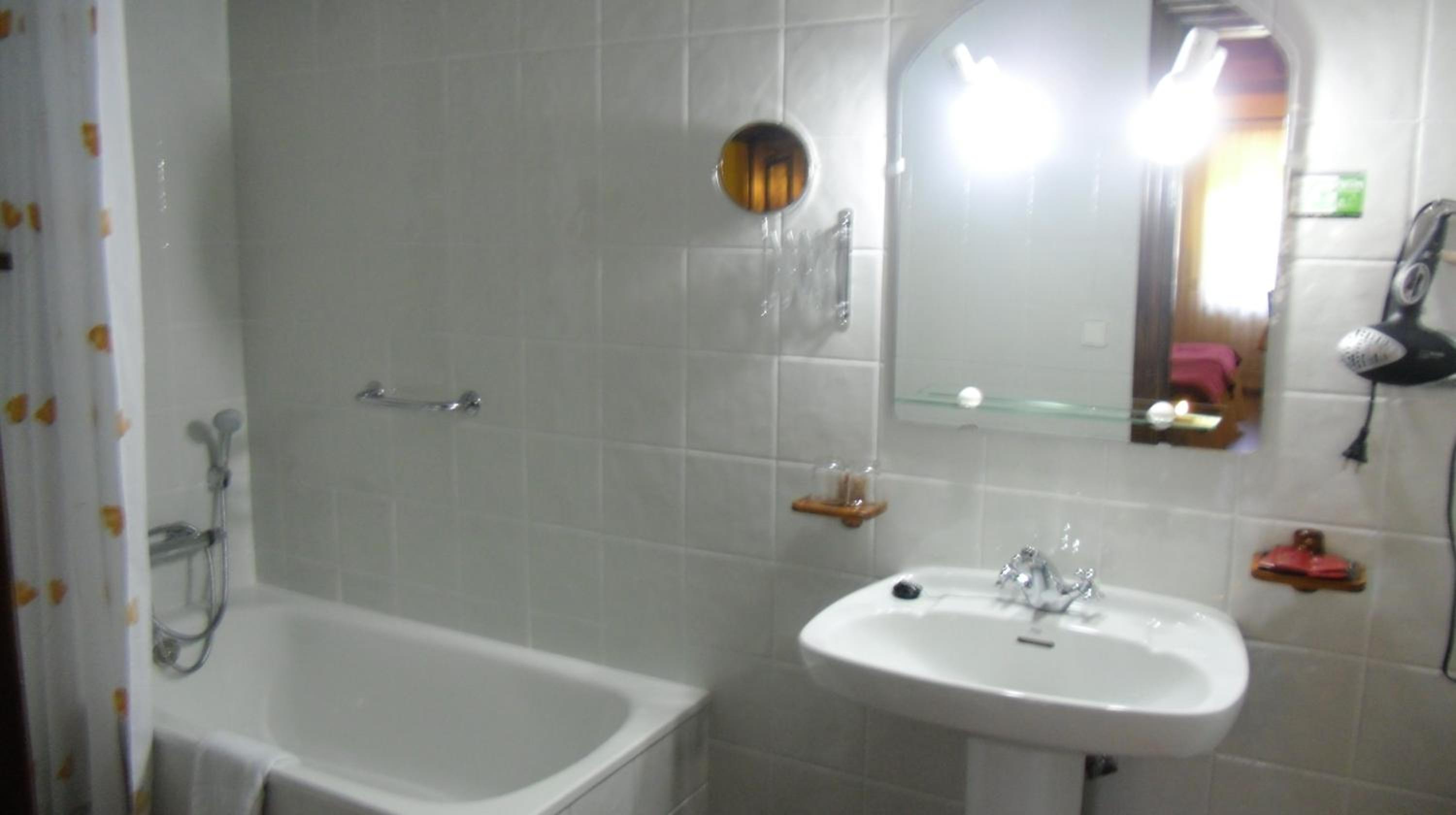 Double or Twin Room - Photo 4