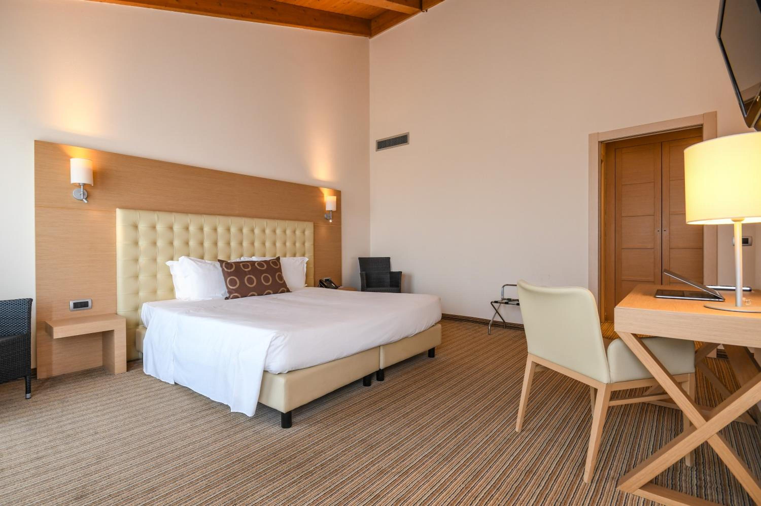 Standard Suite - Photo 3