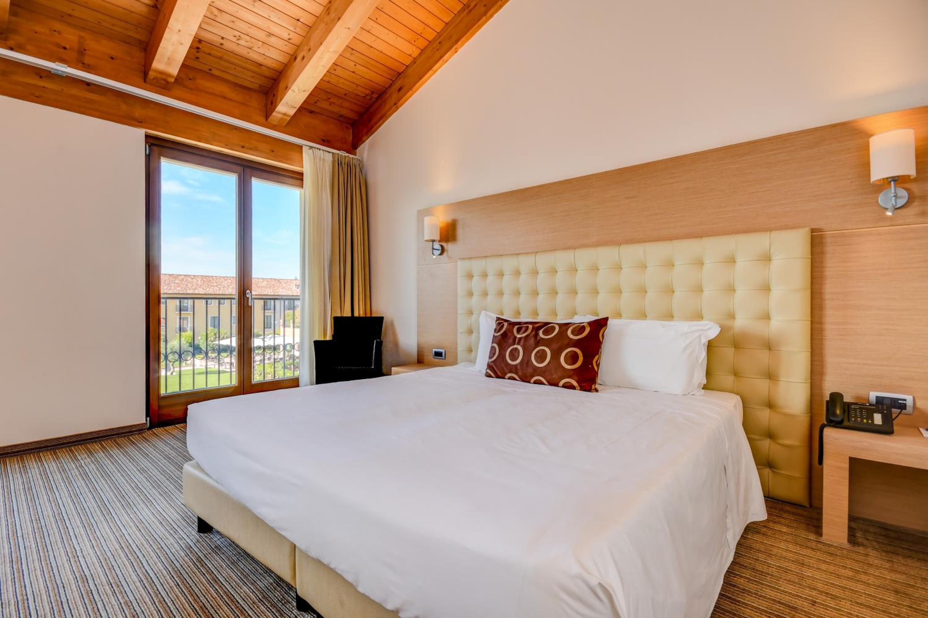 Standard Suite - Photo 6