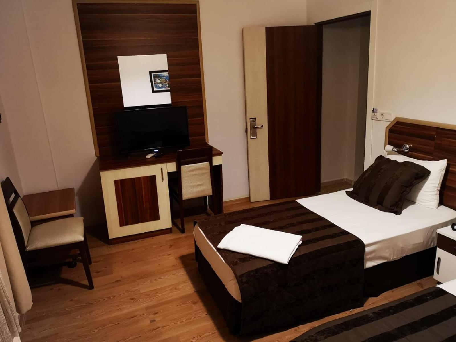 Economy Twin Room photo 3