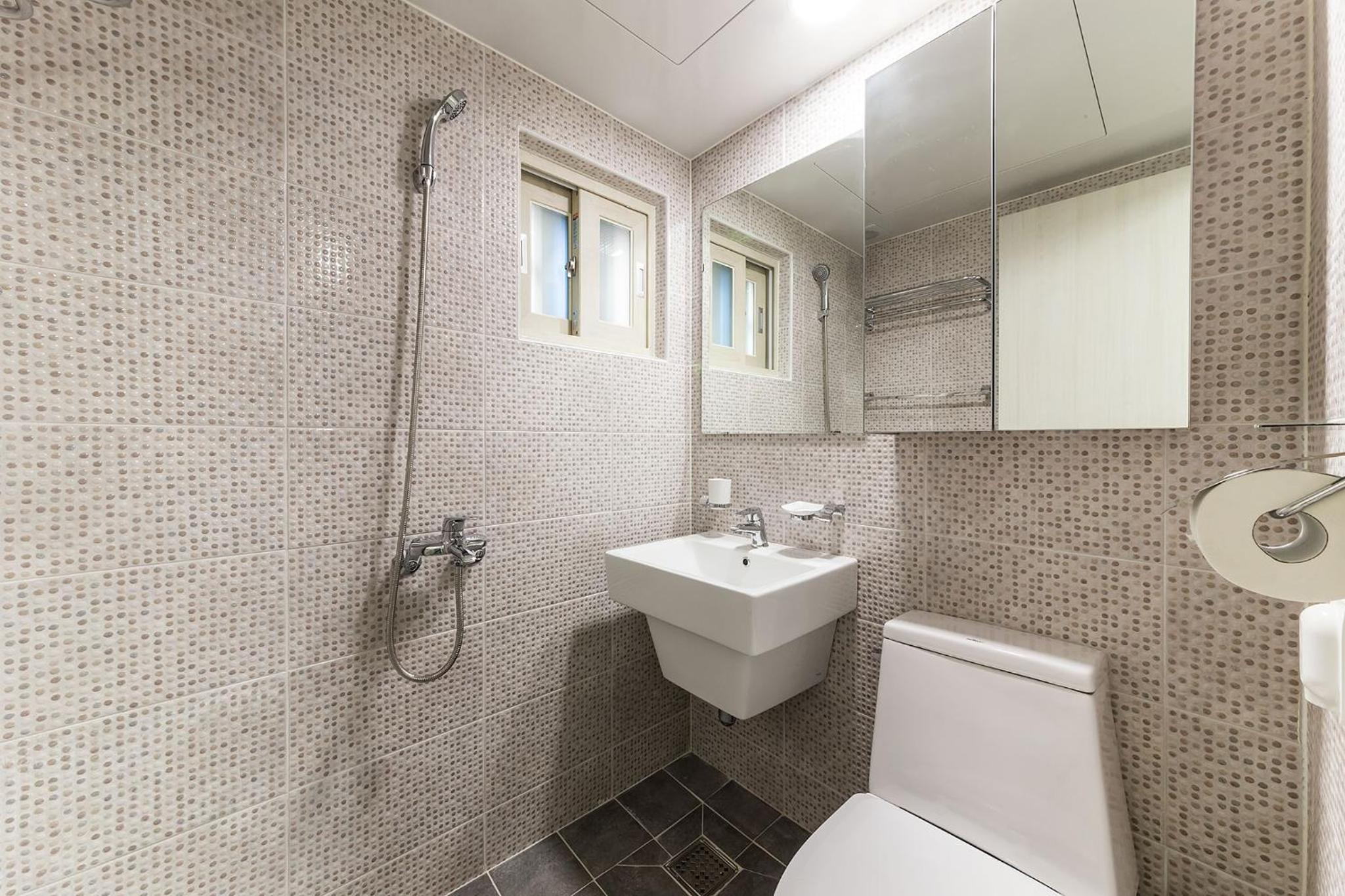 Standard Double Room - Photo 10