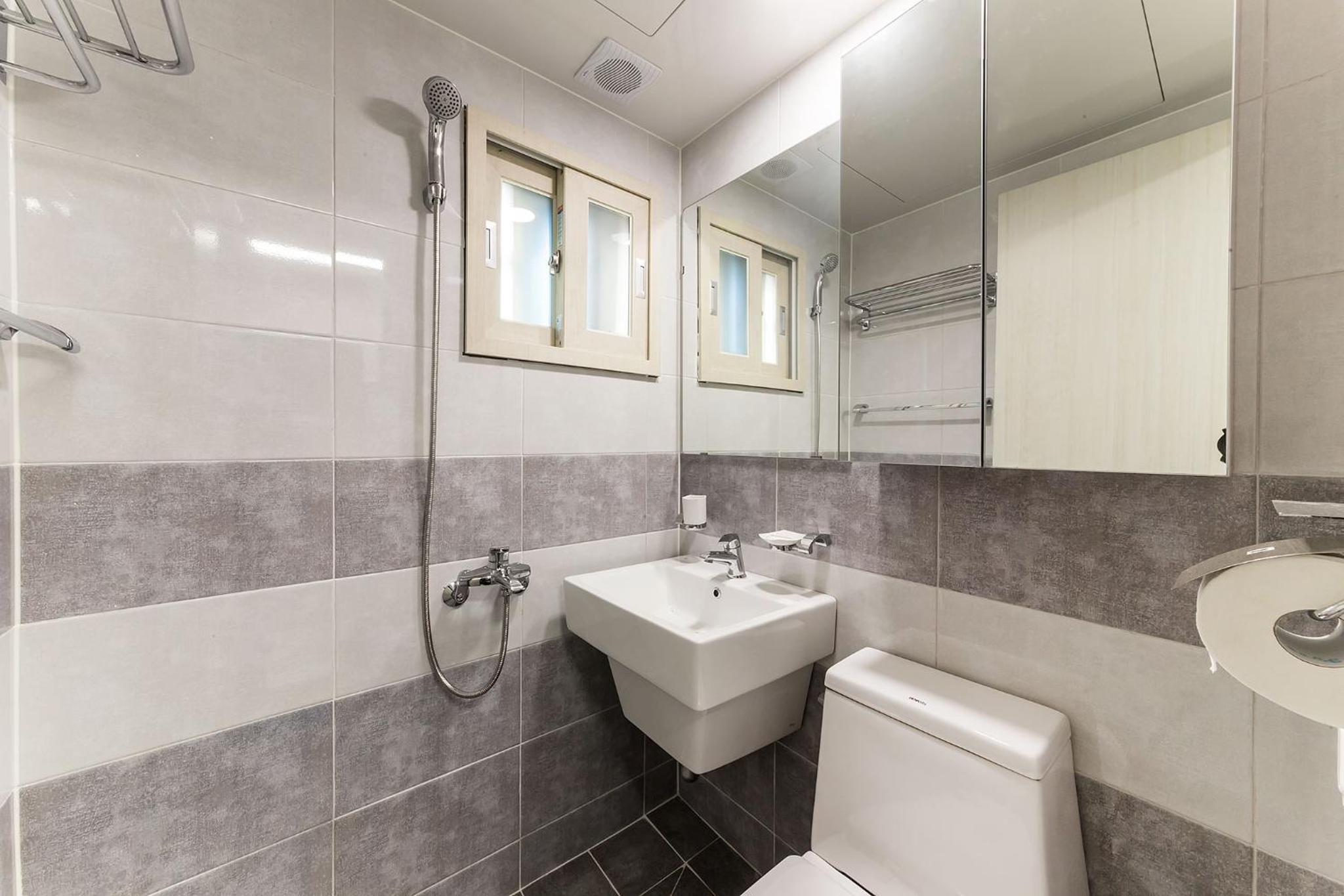 Standard Double Room - Photo 7