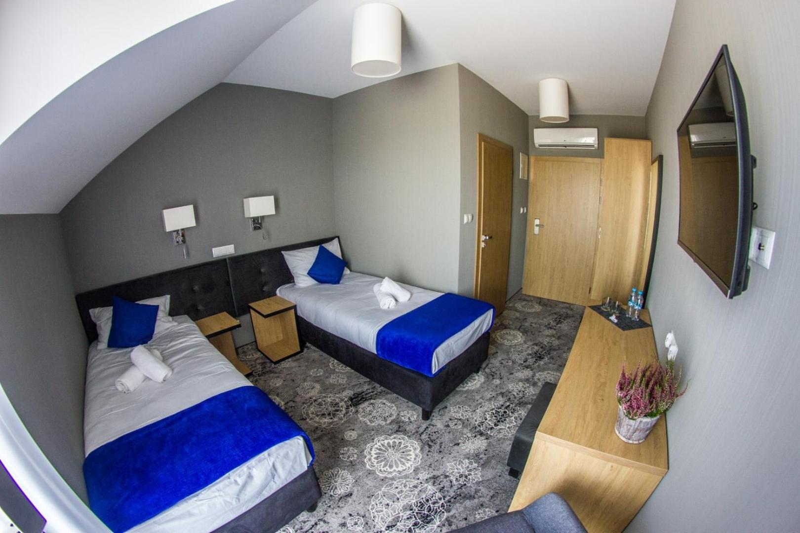 Double or Twin Room with Balcony - Photo 2