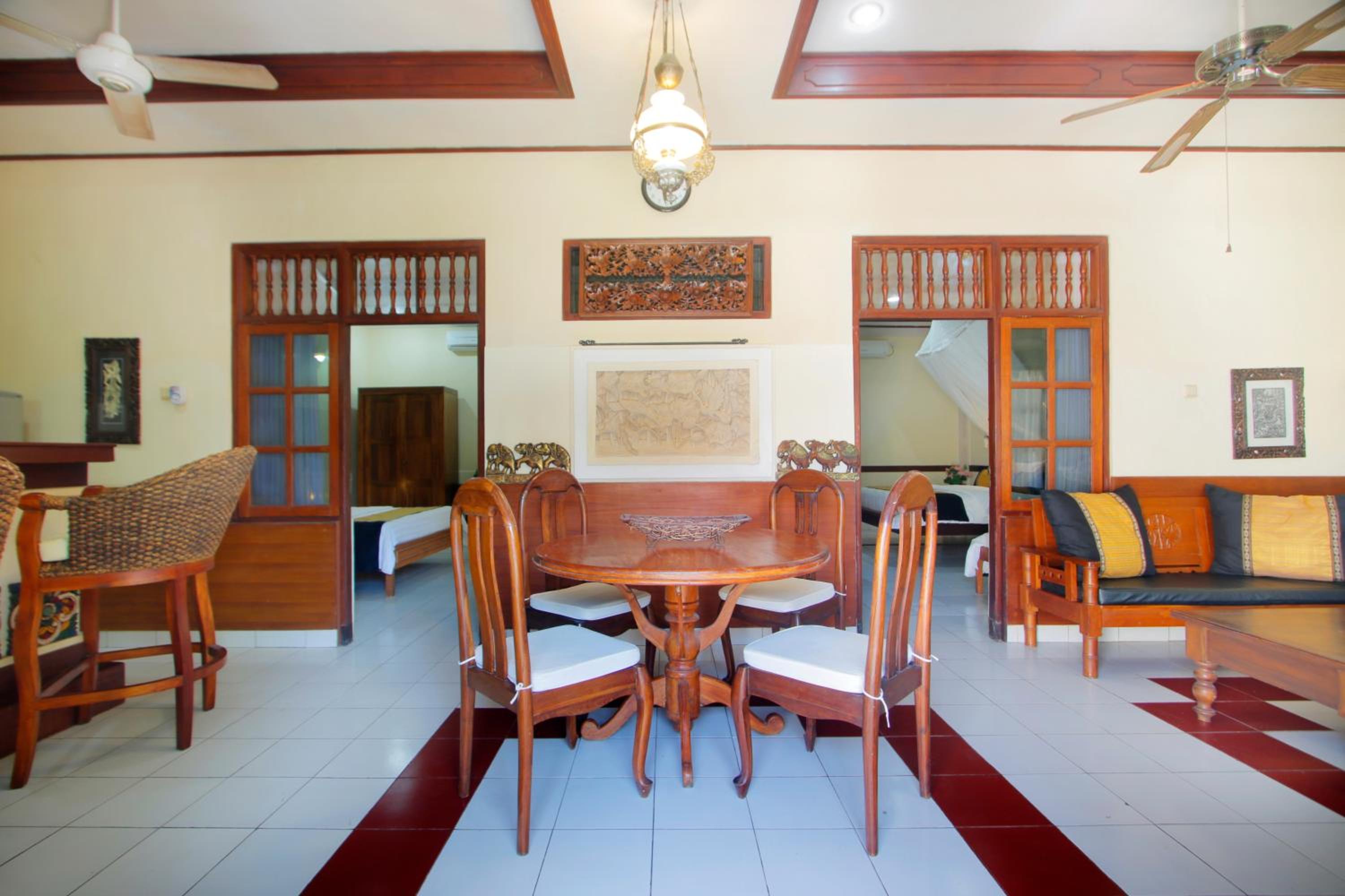 Three-Bedroom Suite with Kitchen photo 3