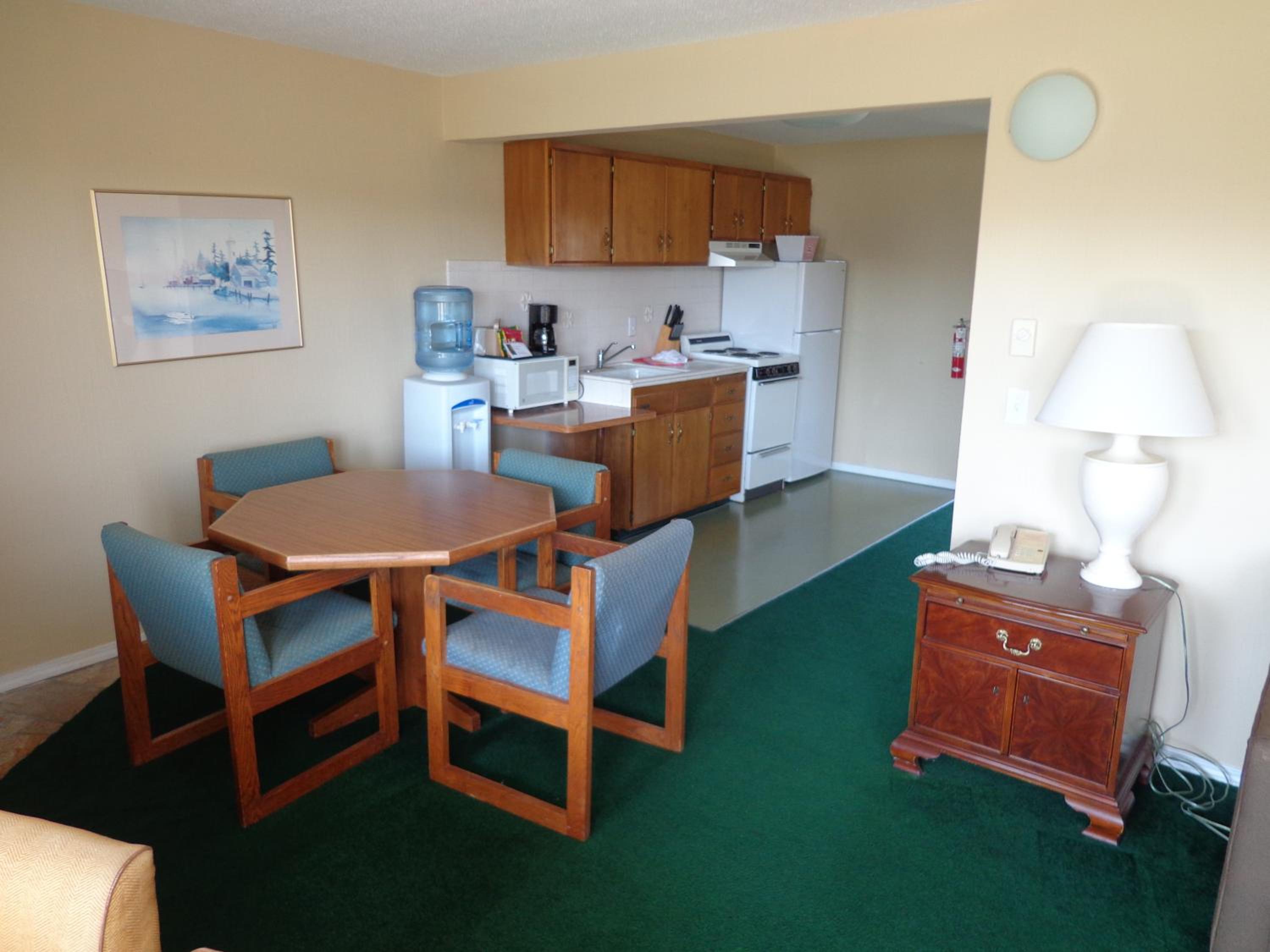 One-Bedroom Suite with Two Queen Beds - Photo 13