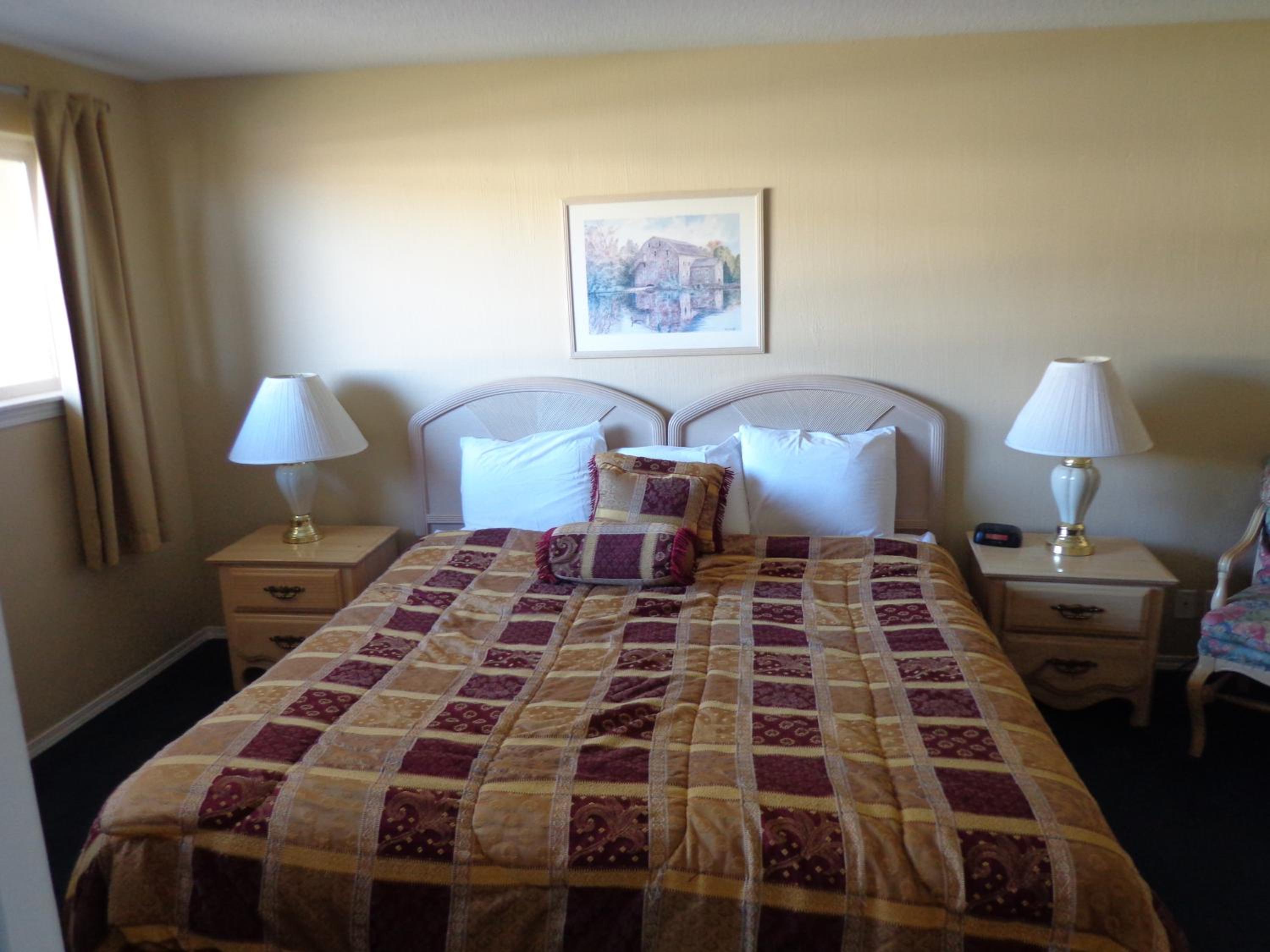 Two-Bedroom Suite with Two Queen Beds - Photo 9