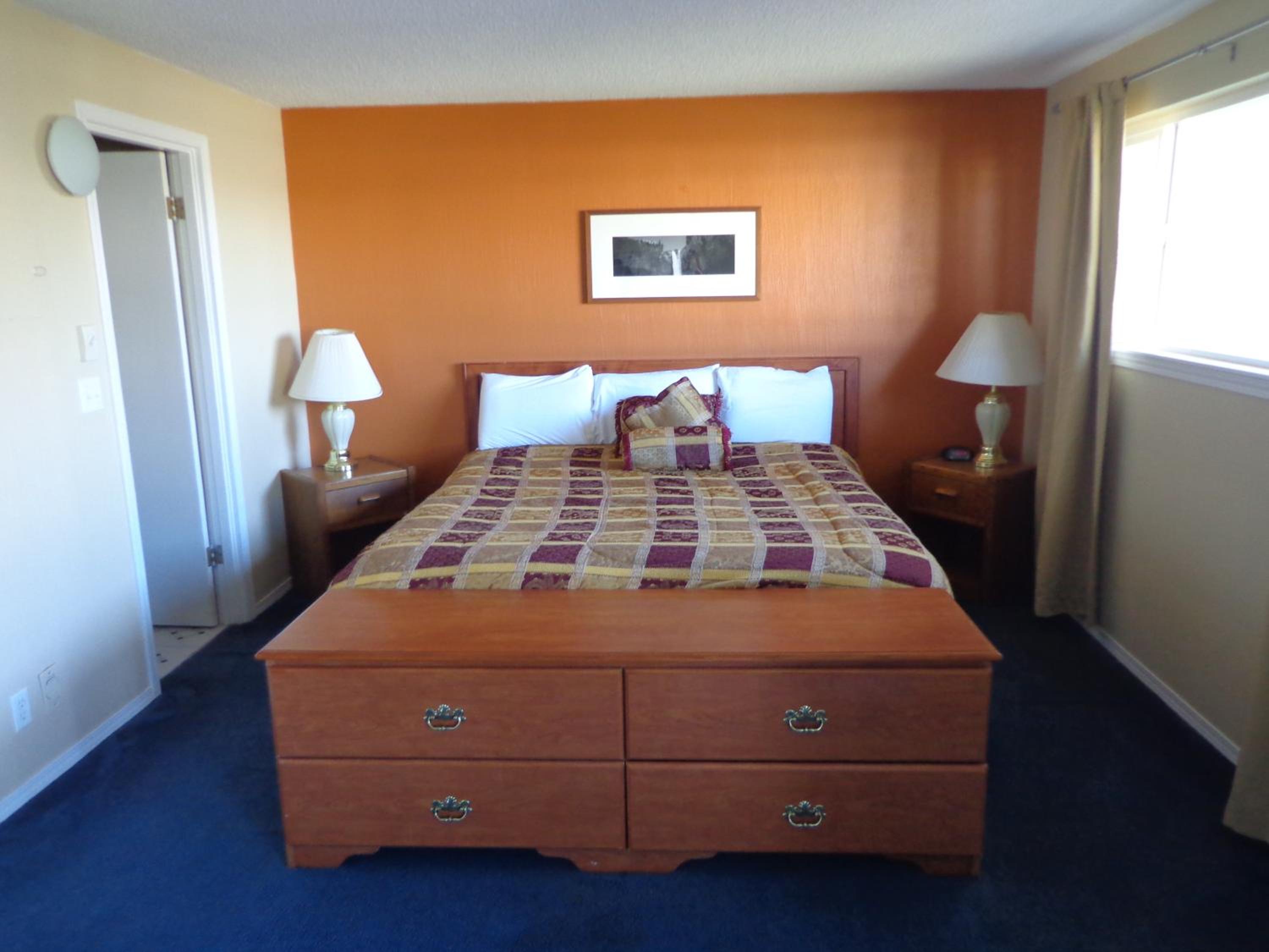 One-Bedroom King Suite - Photo 12