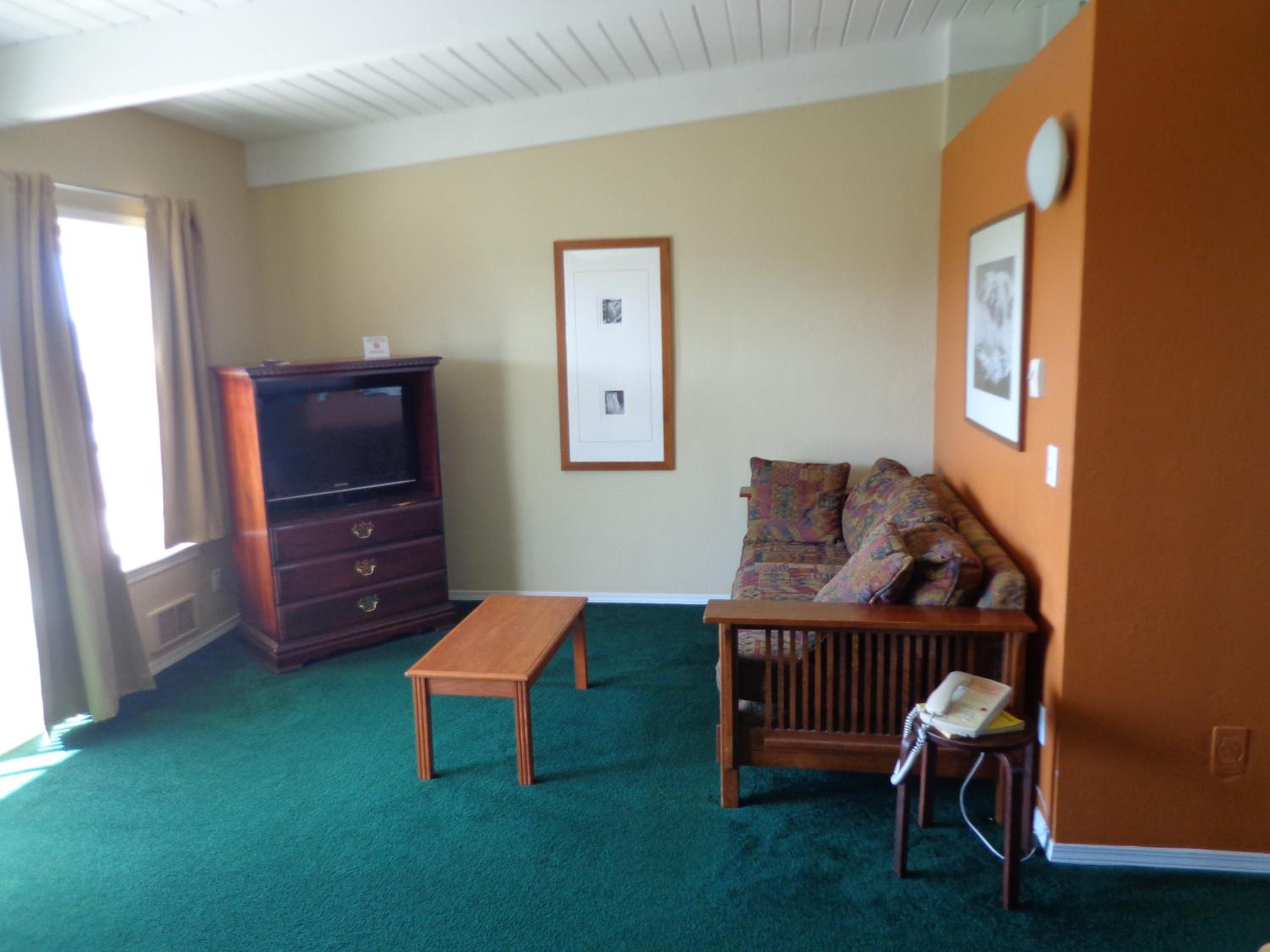 One-Bedroom Suite with Two Queen Beds - Photo 15