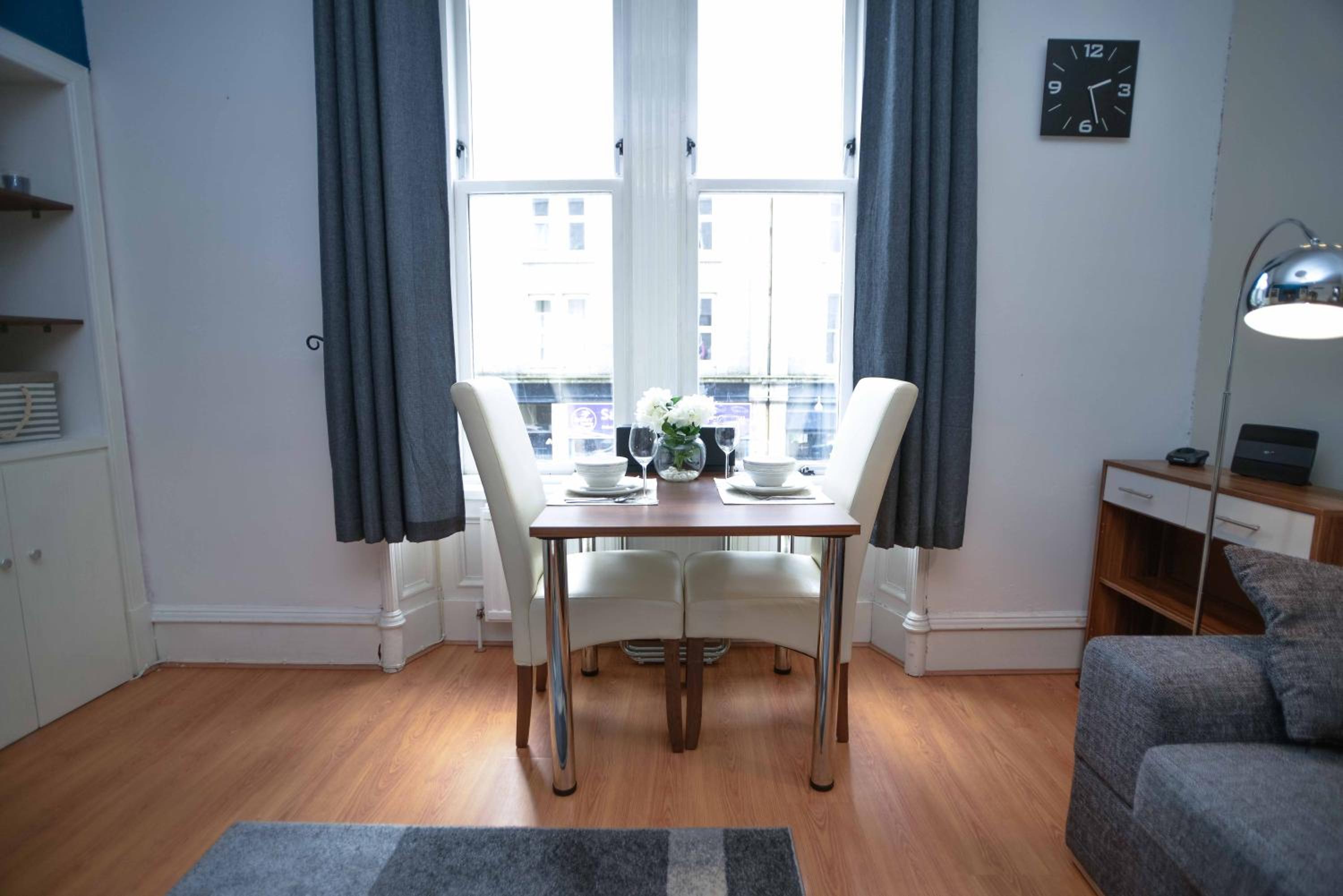 Apartment photo 2