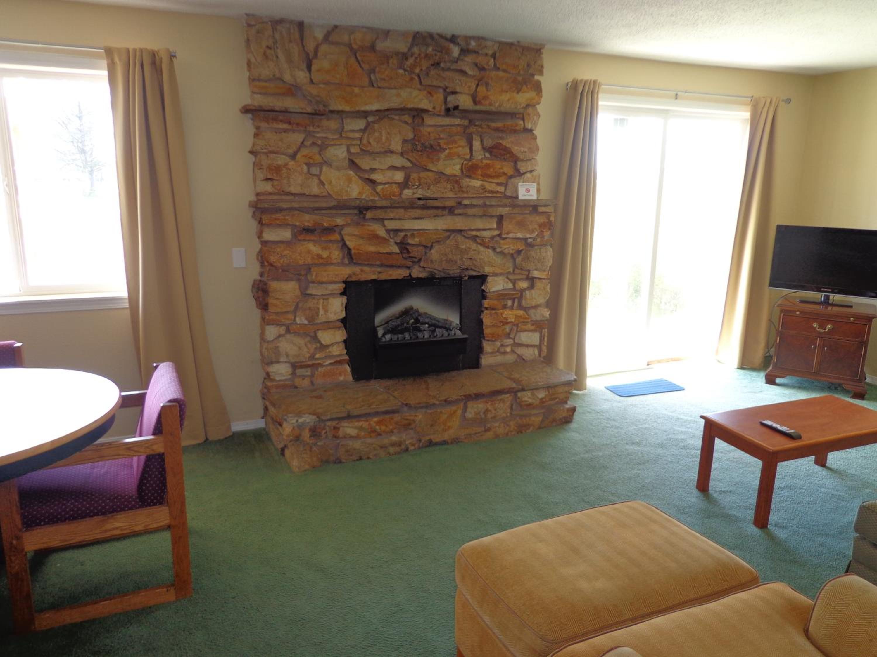 One-Bedroom Suite with Two Queen Beds - Photo 14