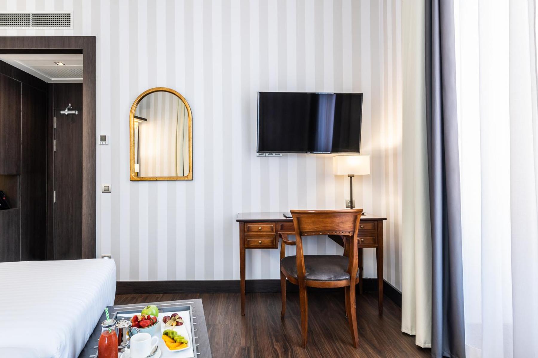 Twin Room - Photo 3