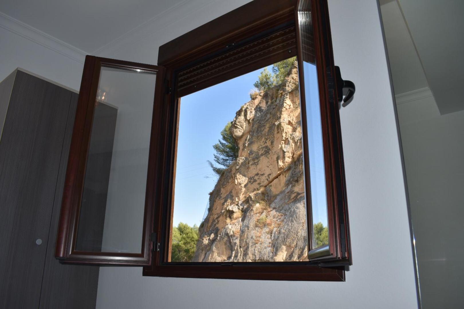 Double Room with Private Bathroom - Photo 9