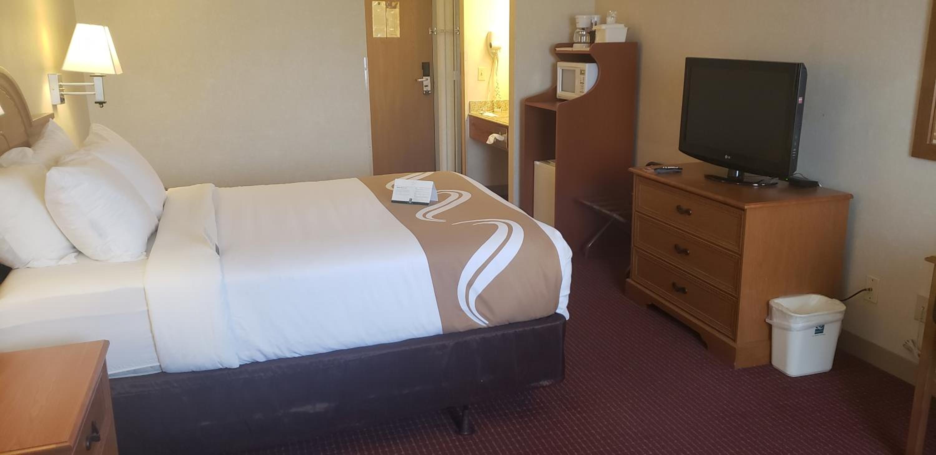 Queen Room - Non-Smoking - Photo 2