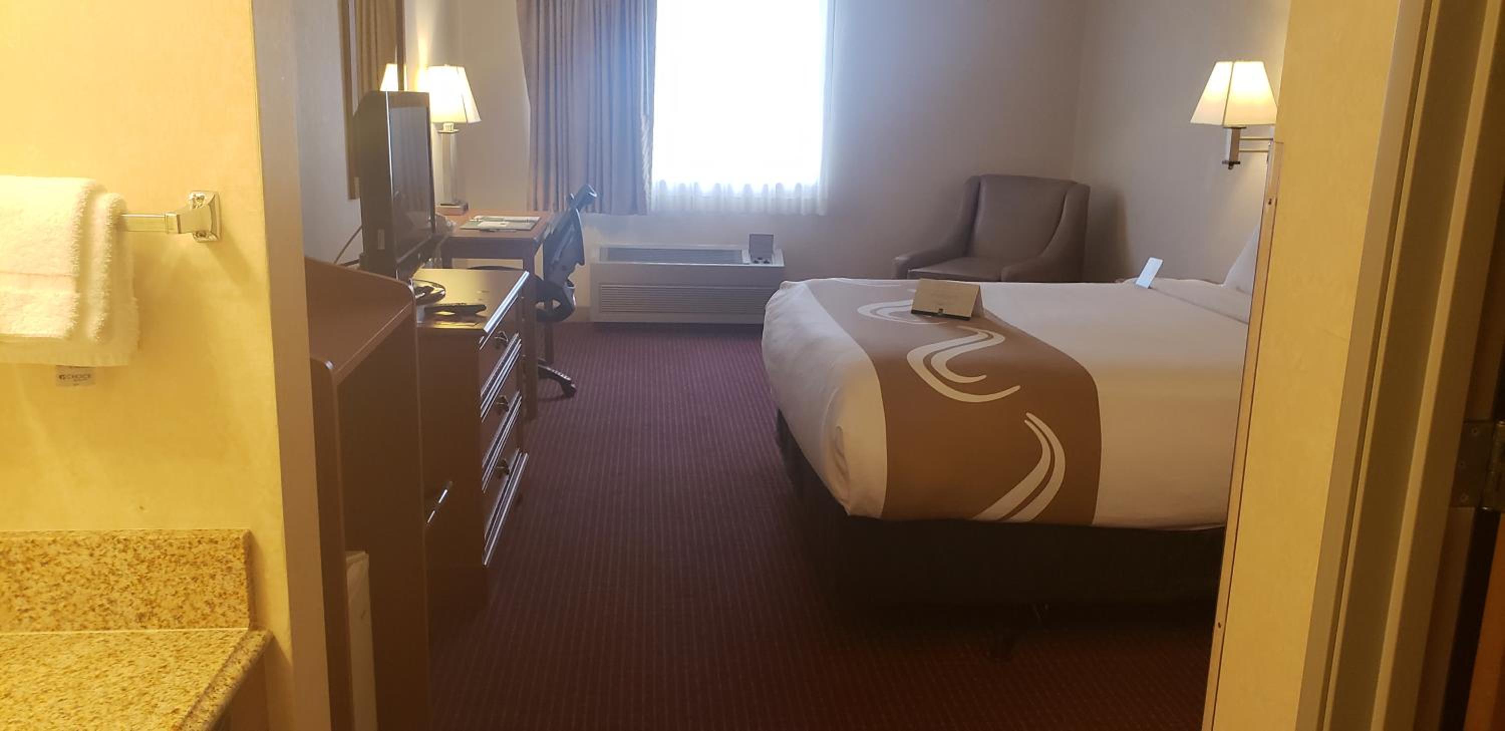 Queen Room - Non-Smoking - Photo 4
