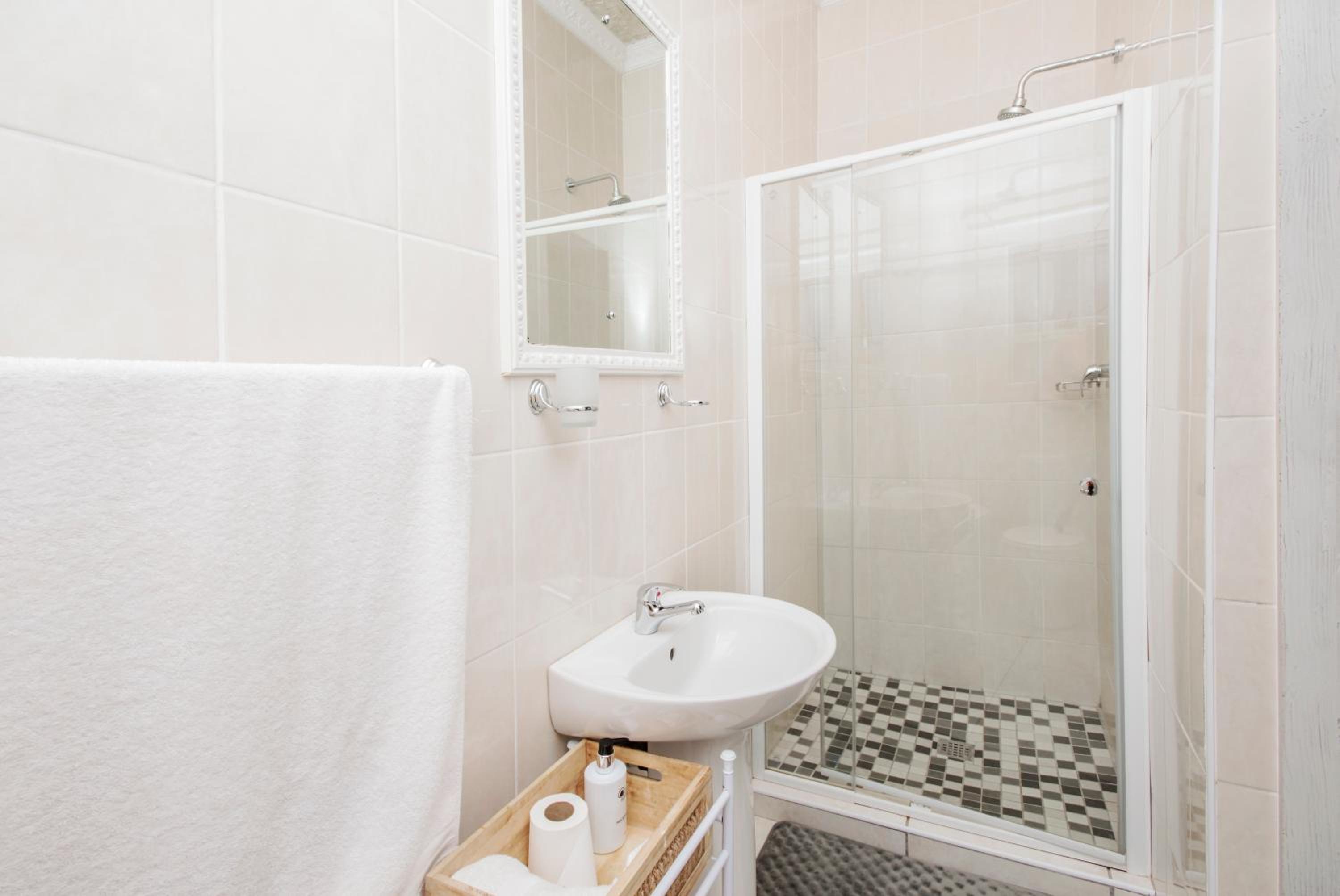 Deluxe Double Room (2 Adults + 1 Child) photo 1