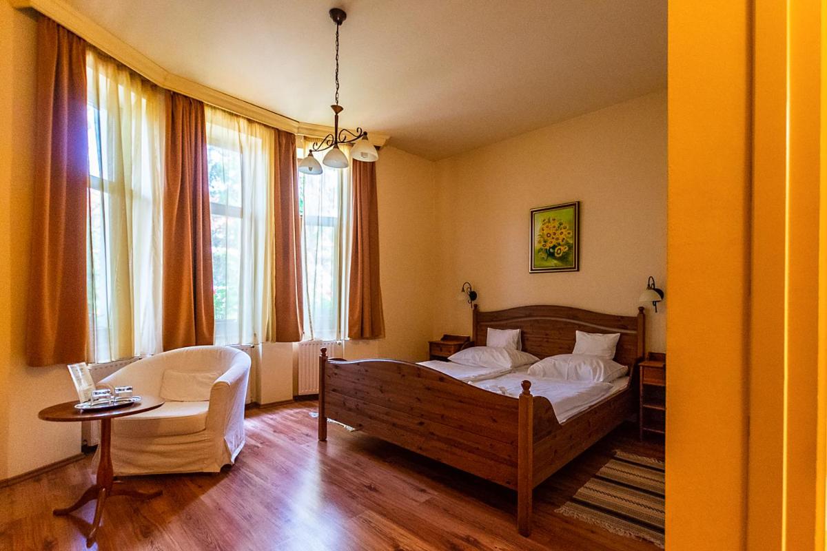 Deluxe King Room - Photo 1