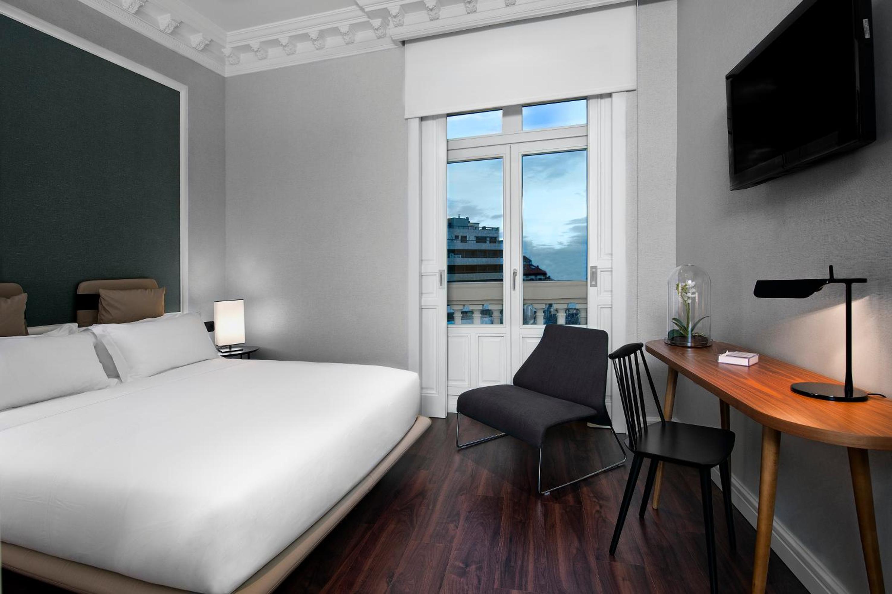 Deluxe Double Room with Extra Bed ( 2 Adults + 1 Child) photo 3