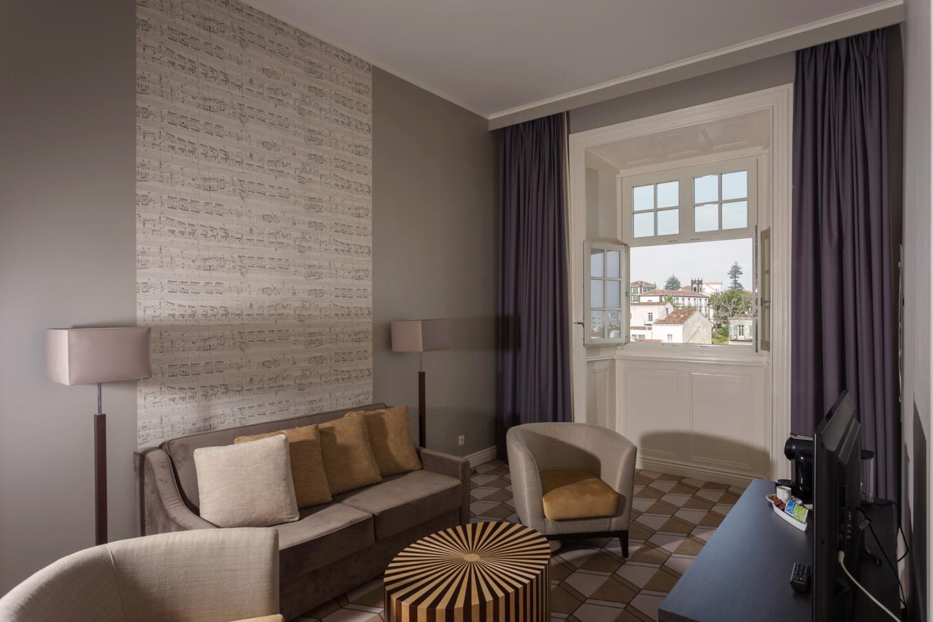 Suite - Photo 10