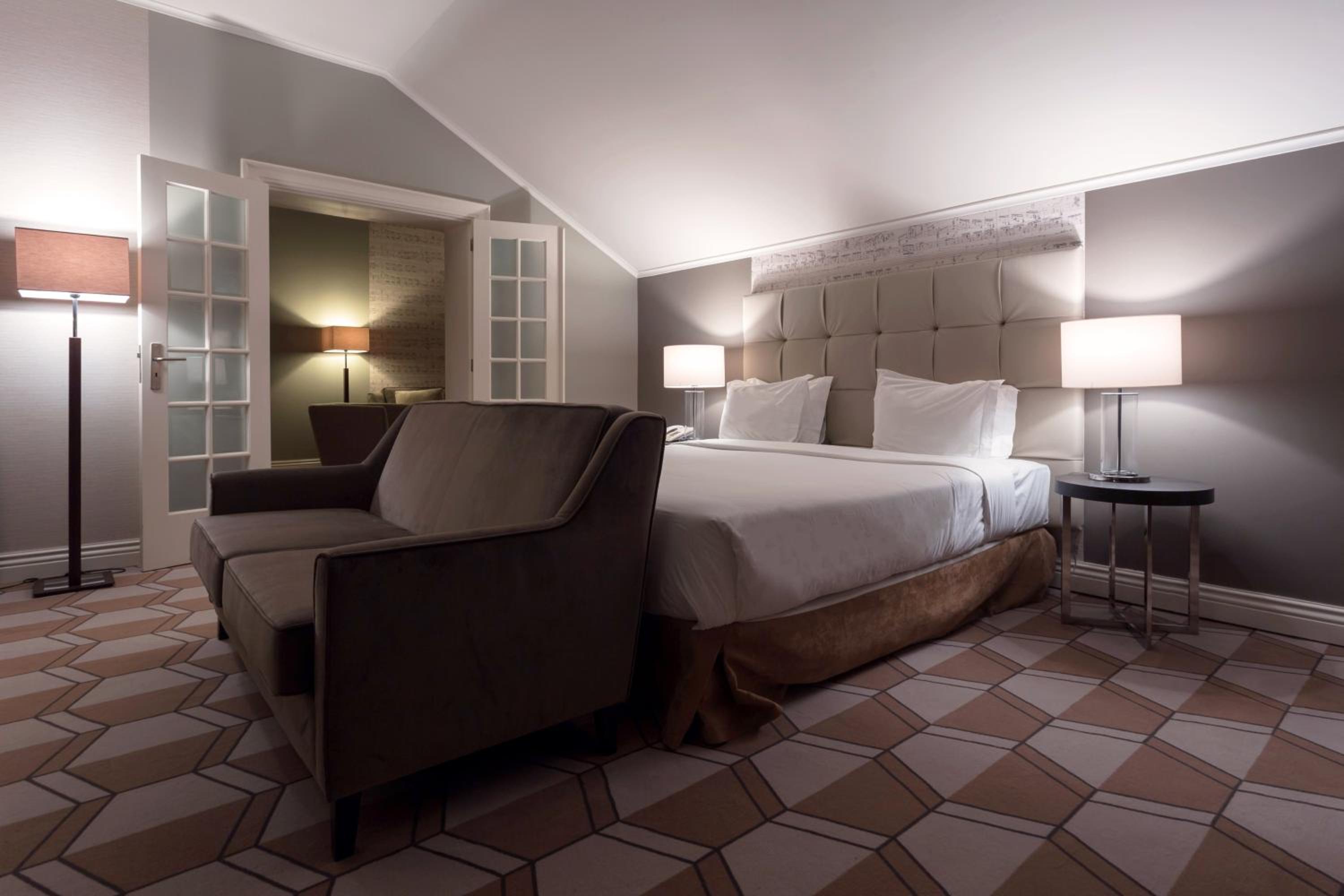 Suite - Photo 2