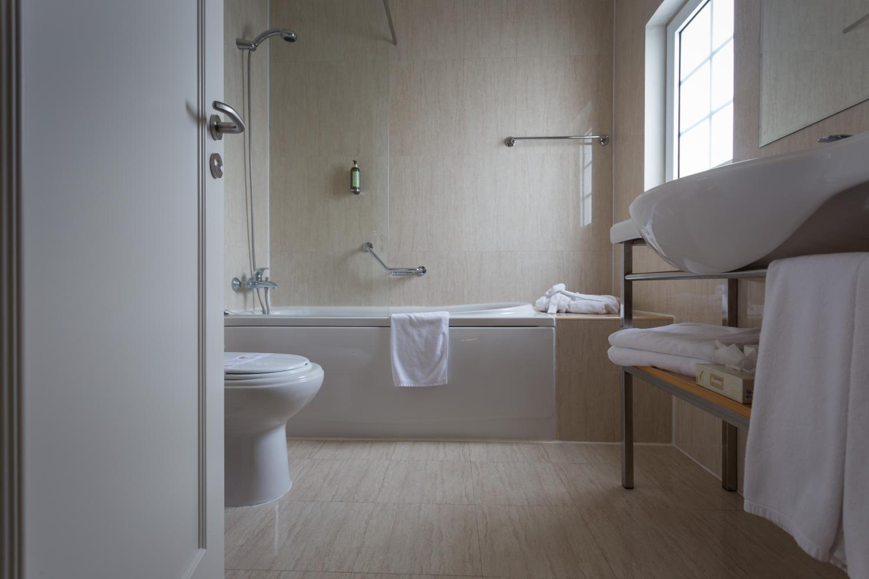 Suite - Photo 12
