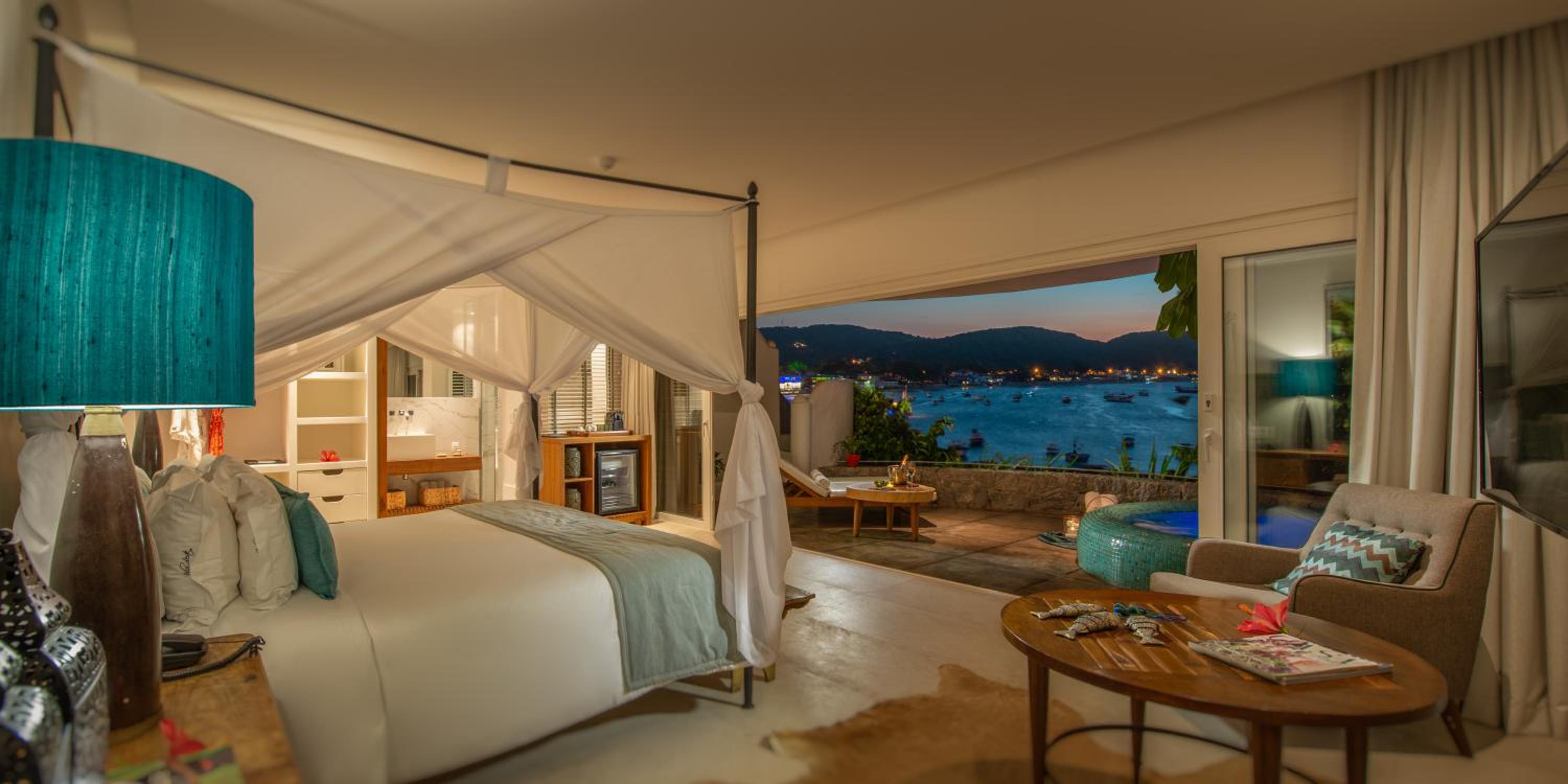 Deluxe Double Room with Sea View and Hot Tub