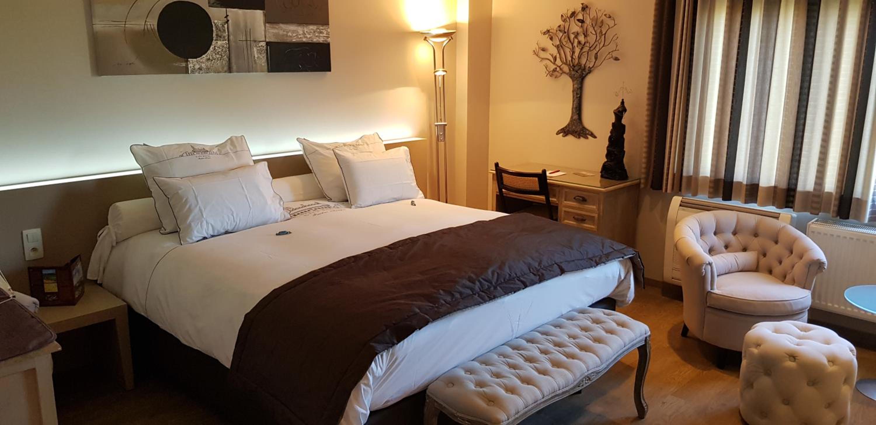Deluxe King Suite With Countryside View