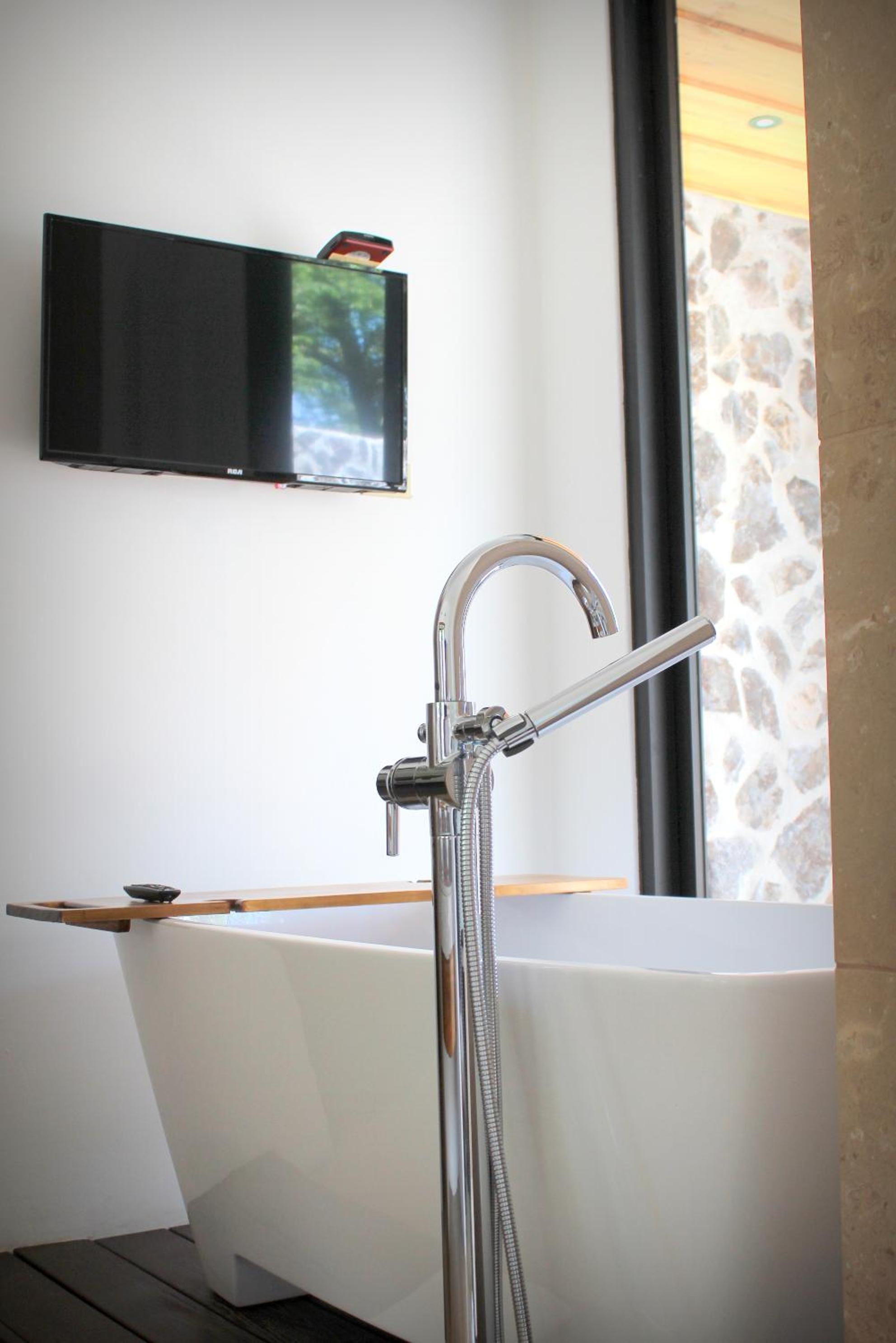 Suite - Photo 12
