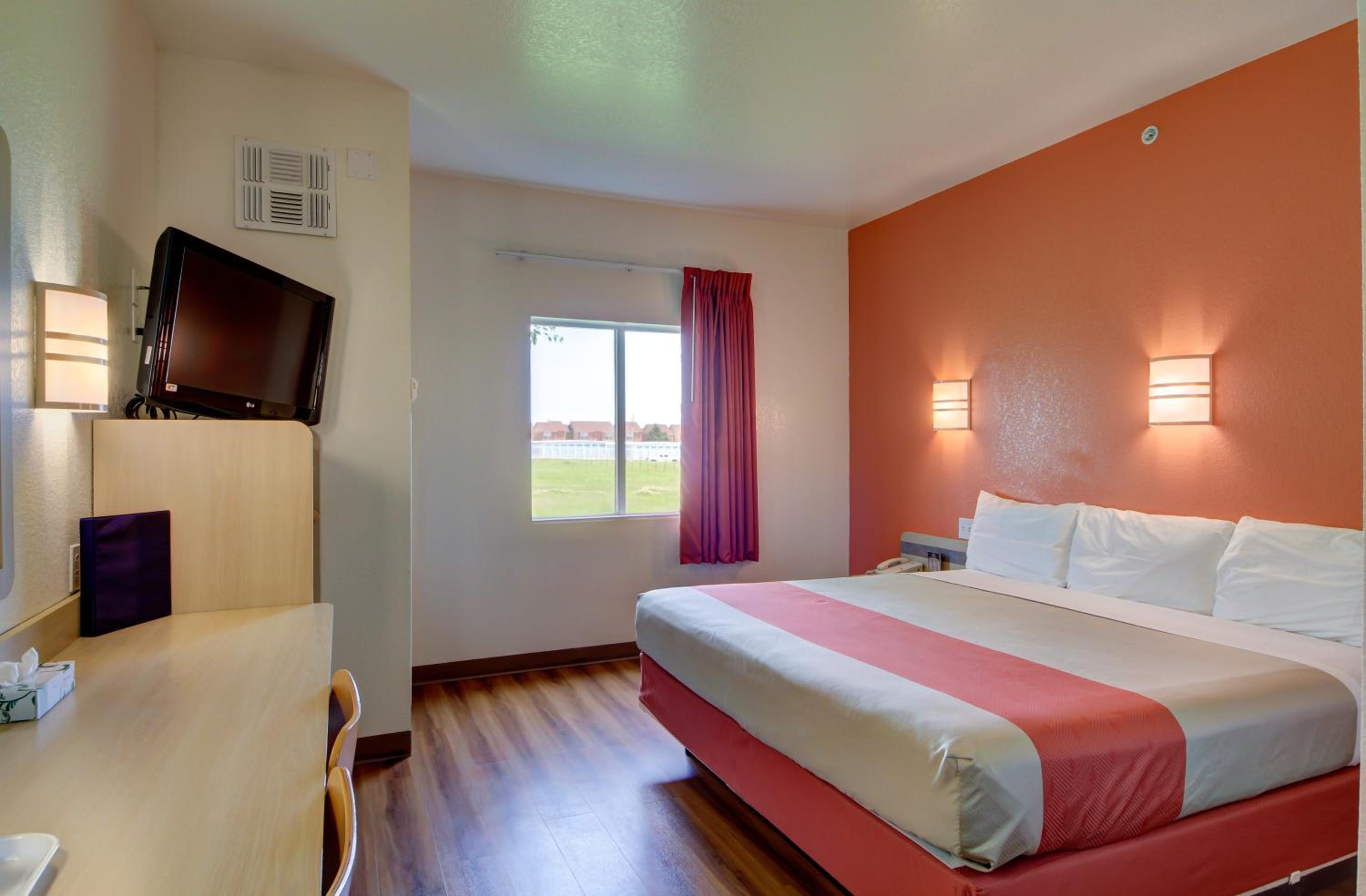 King Room - Non-Smoking photo 3