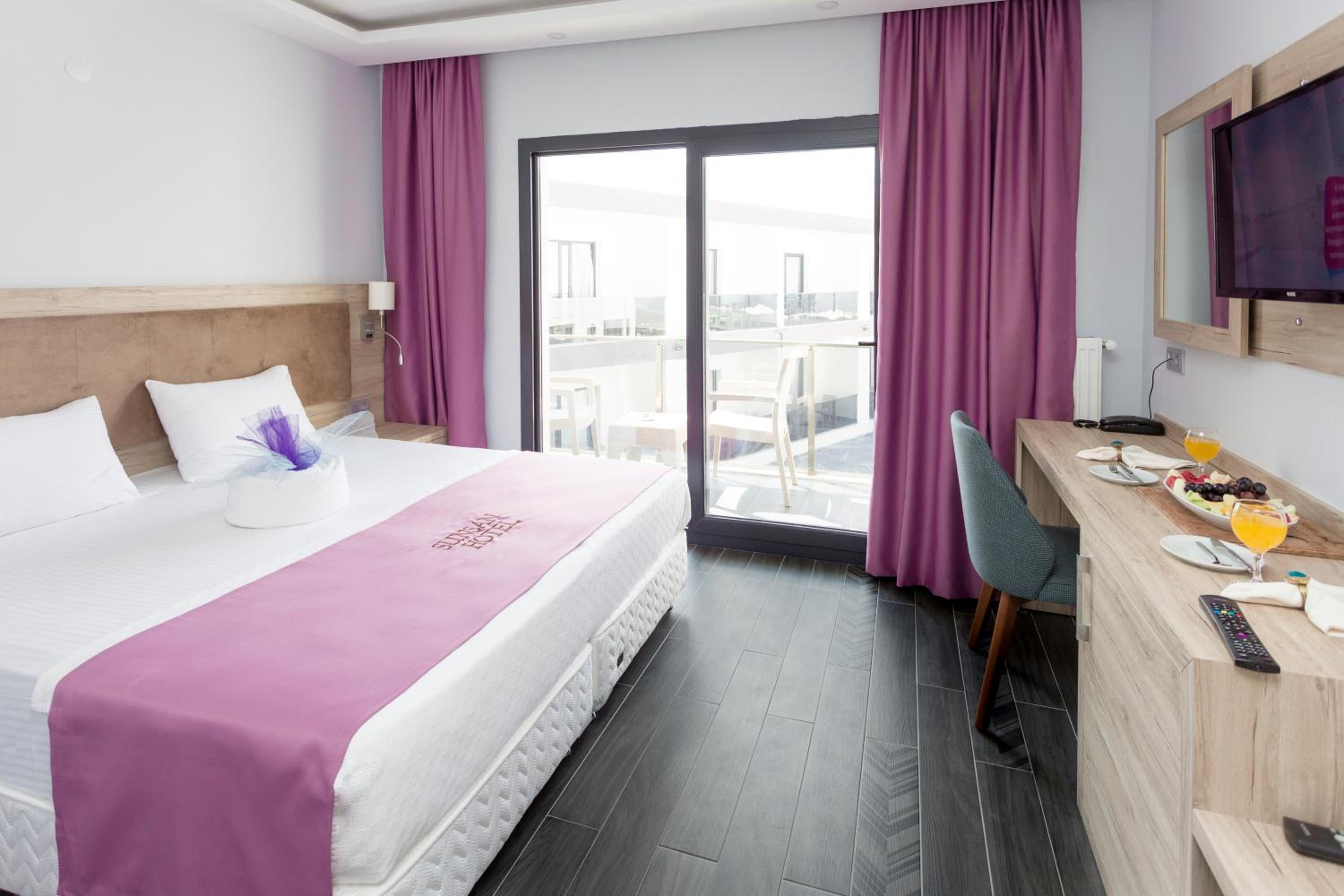 Double or Twin Room with Pool View photo 1