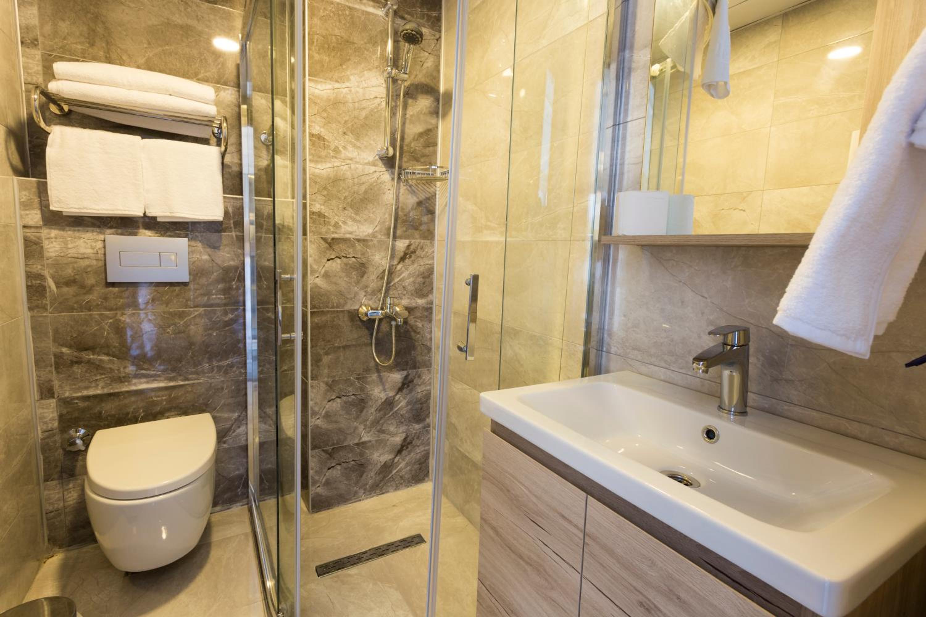 Double or Twin Room with Pool View photo 2