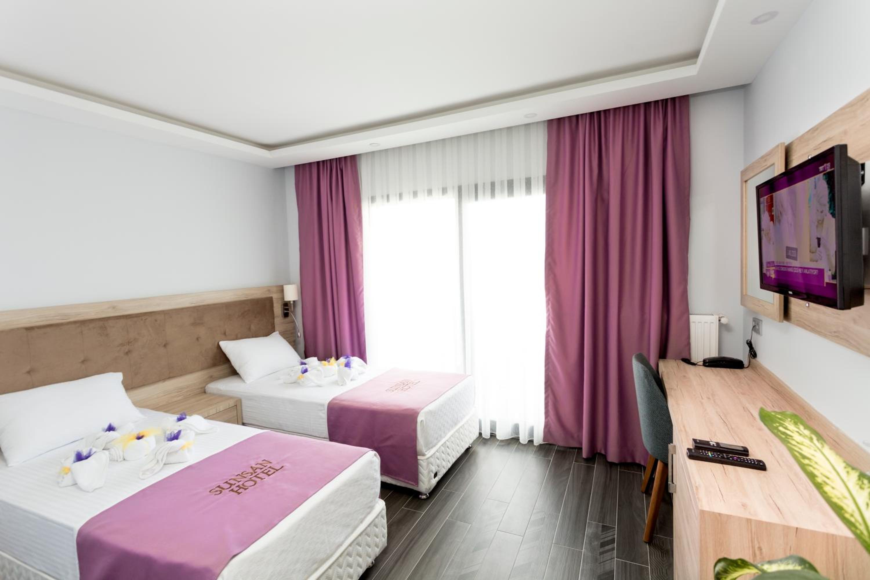 Double or Twin Room with Pool View photo 3