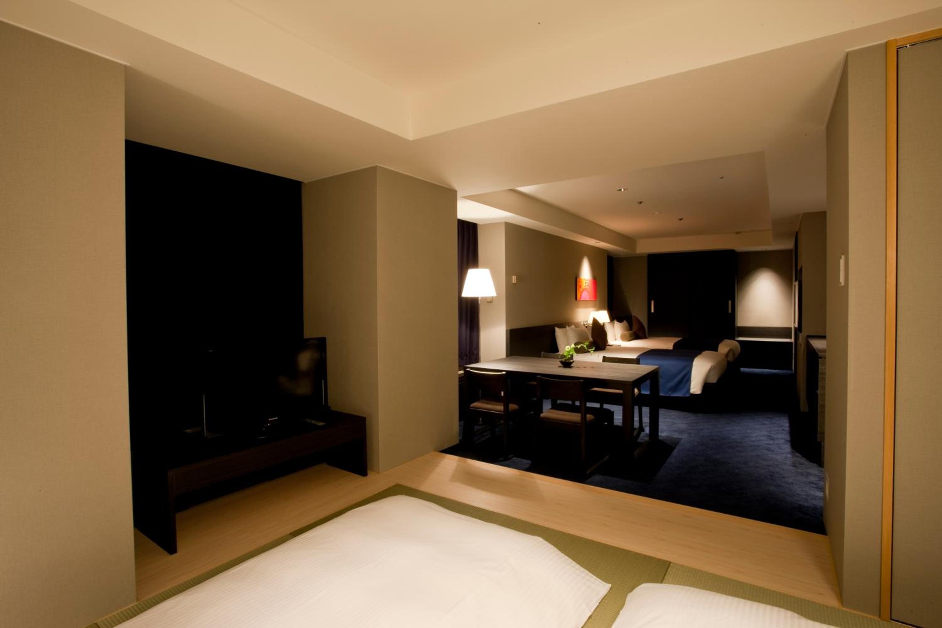 Twin Room with Tatami Area - Photo 8