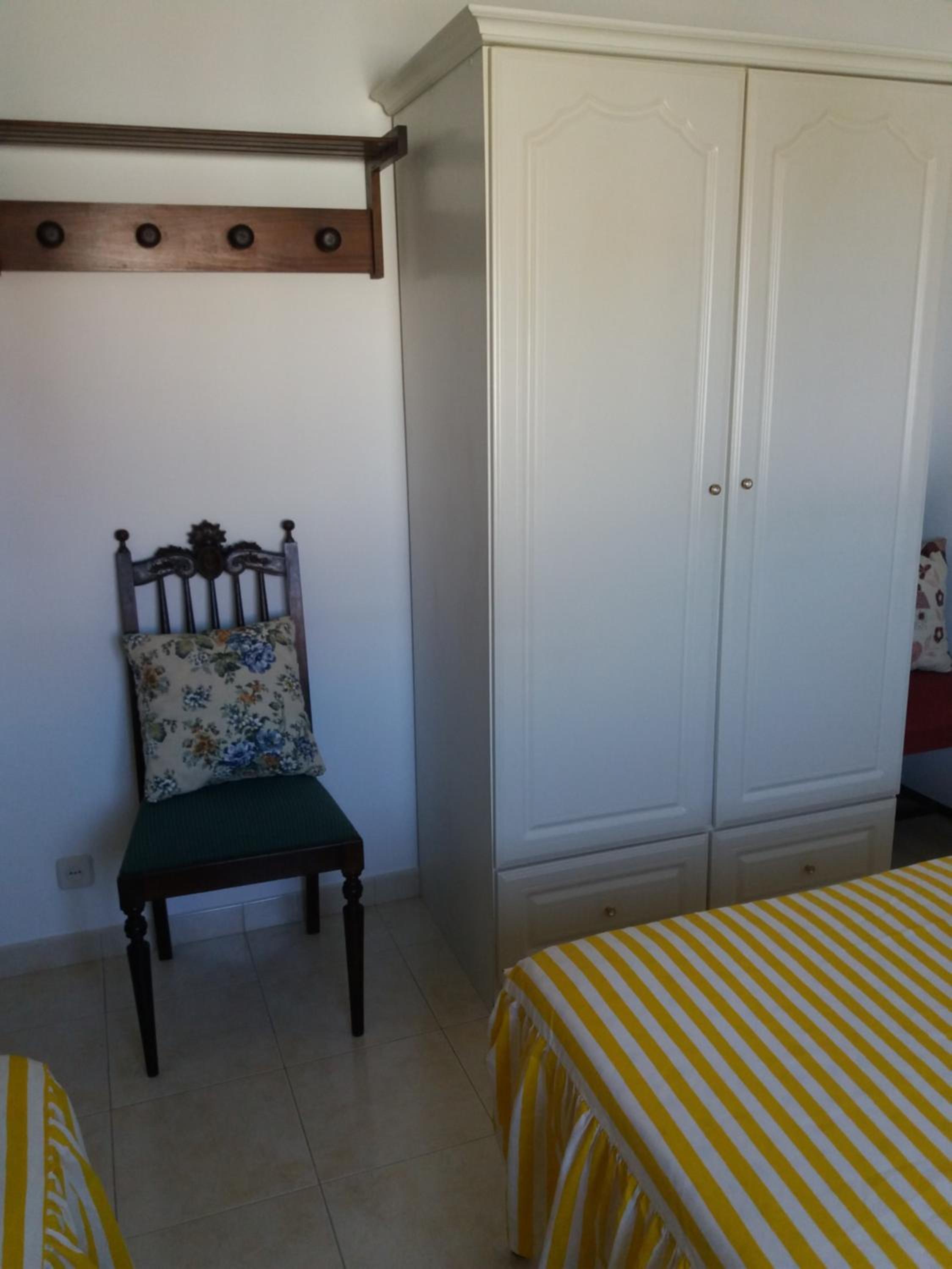 Twin Room - Photo 2