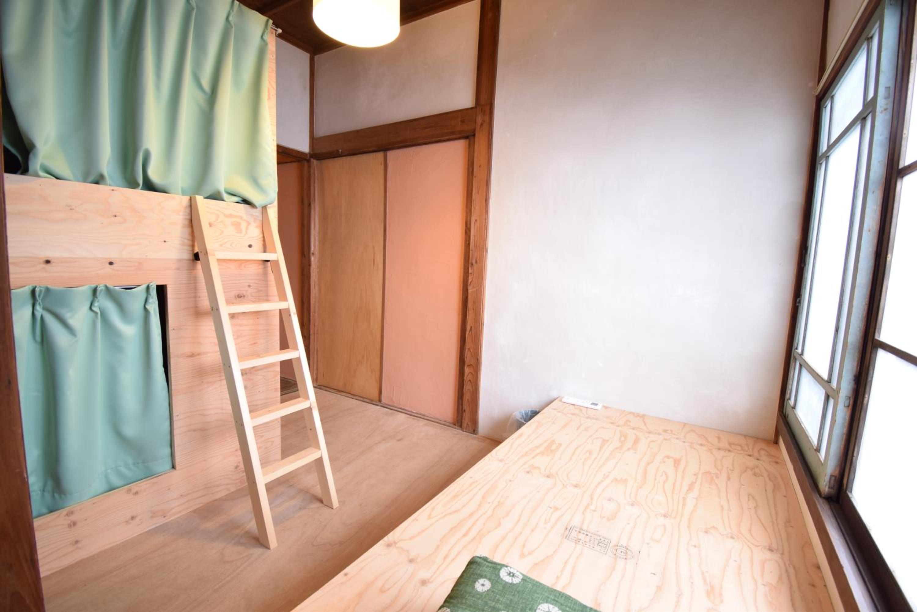 Quadruple Room - Photo 13