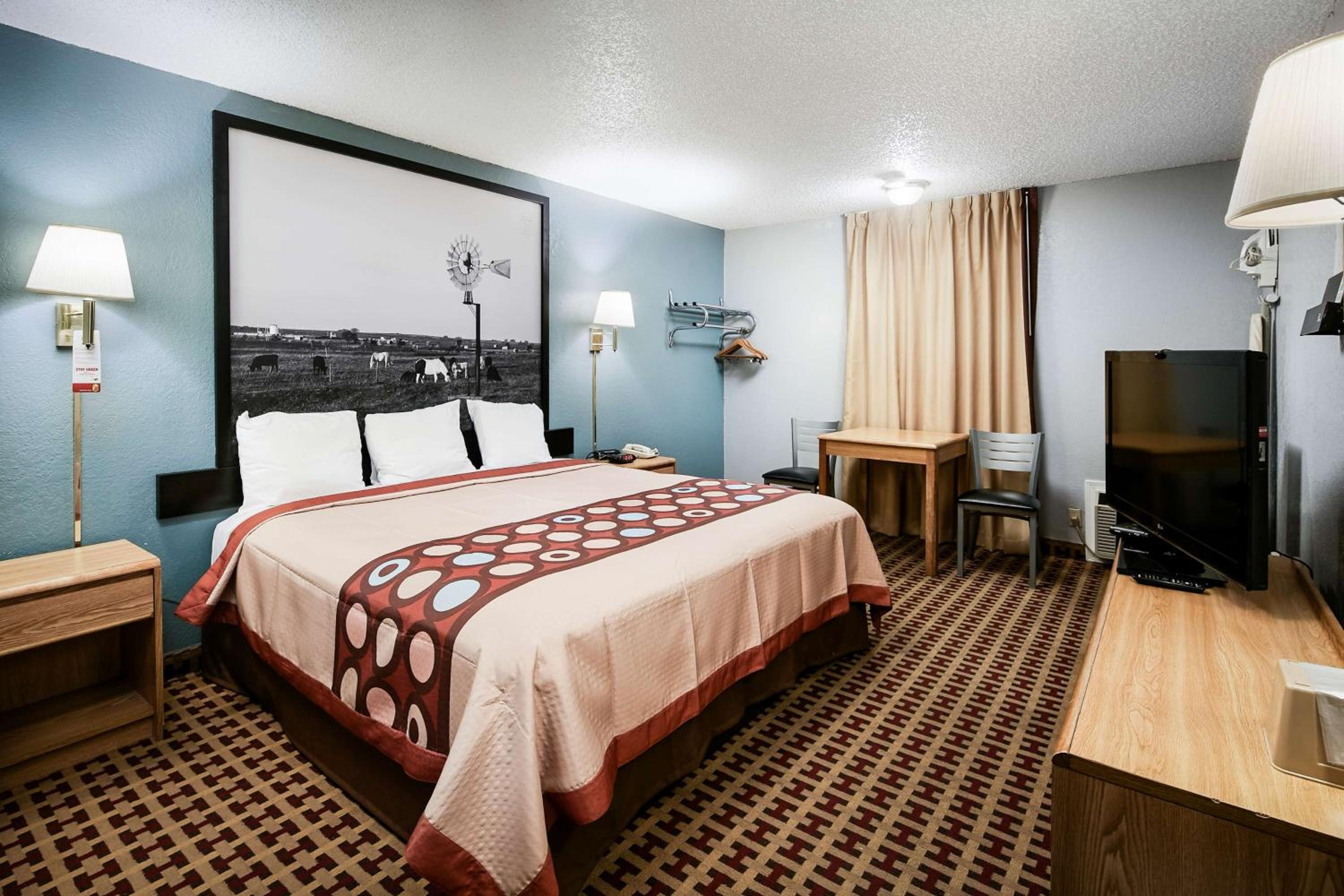 King Room - Non-Smoking - Photo 1
