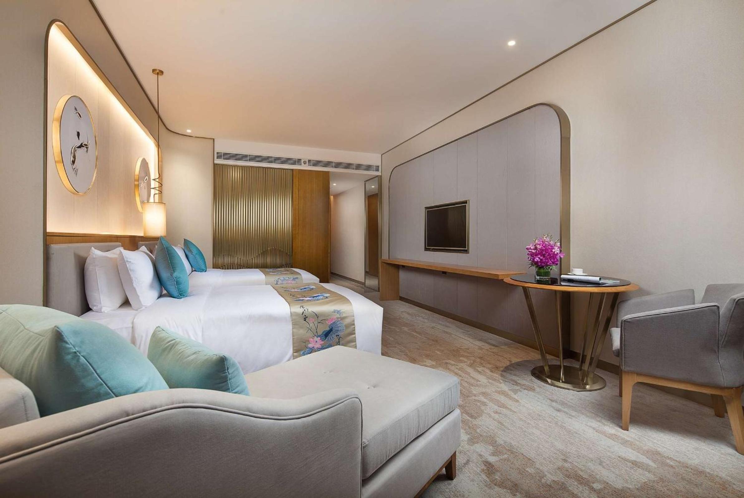 Deluxe King Room With View