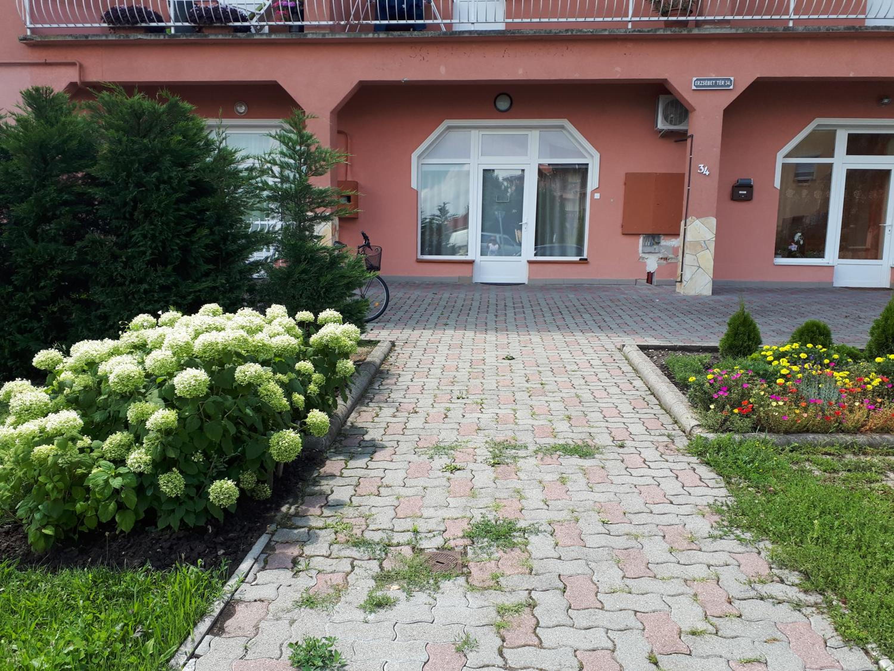 Apartment - Ground Floor photo 2