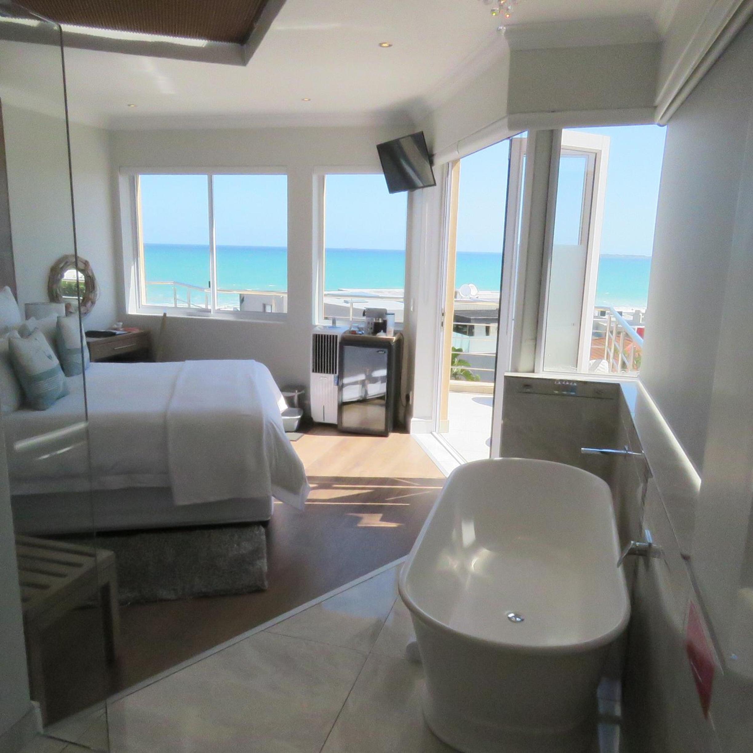 Superior King or Twin Suite with Island & Sea View