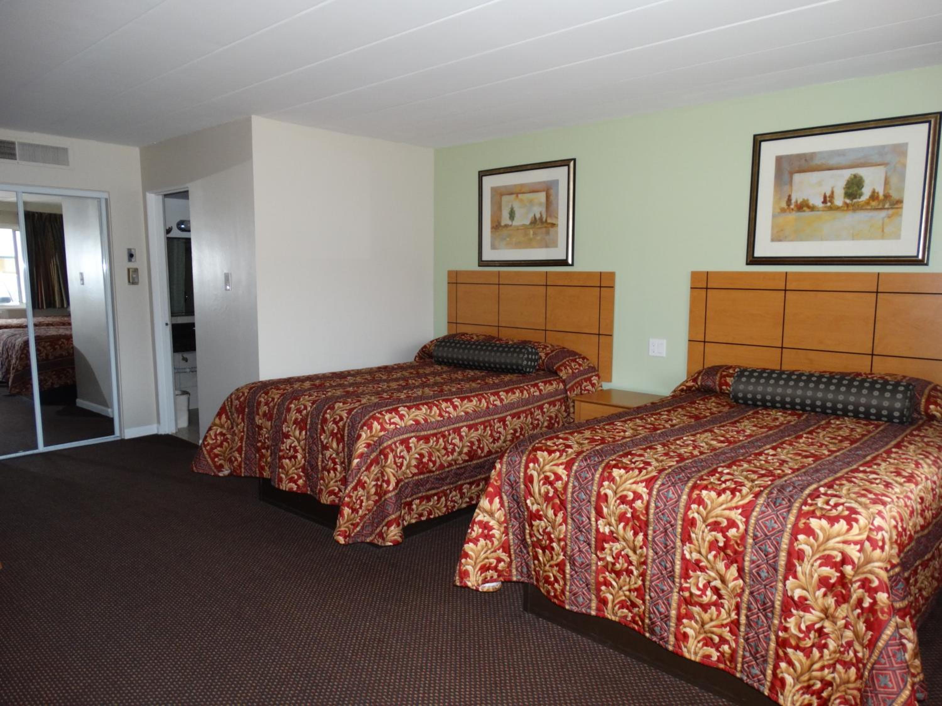 Double Room with Two Double Beds photo 2
