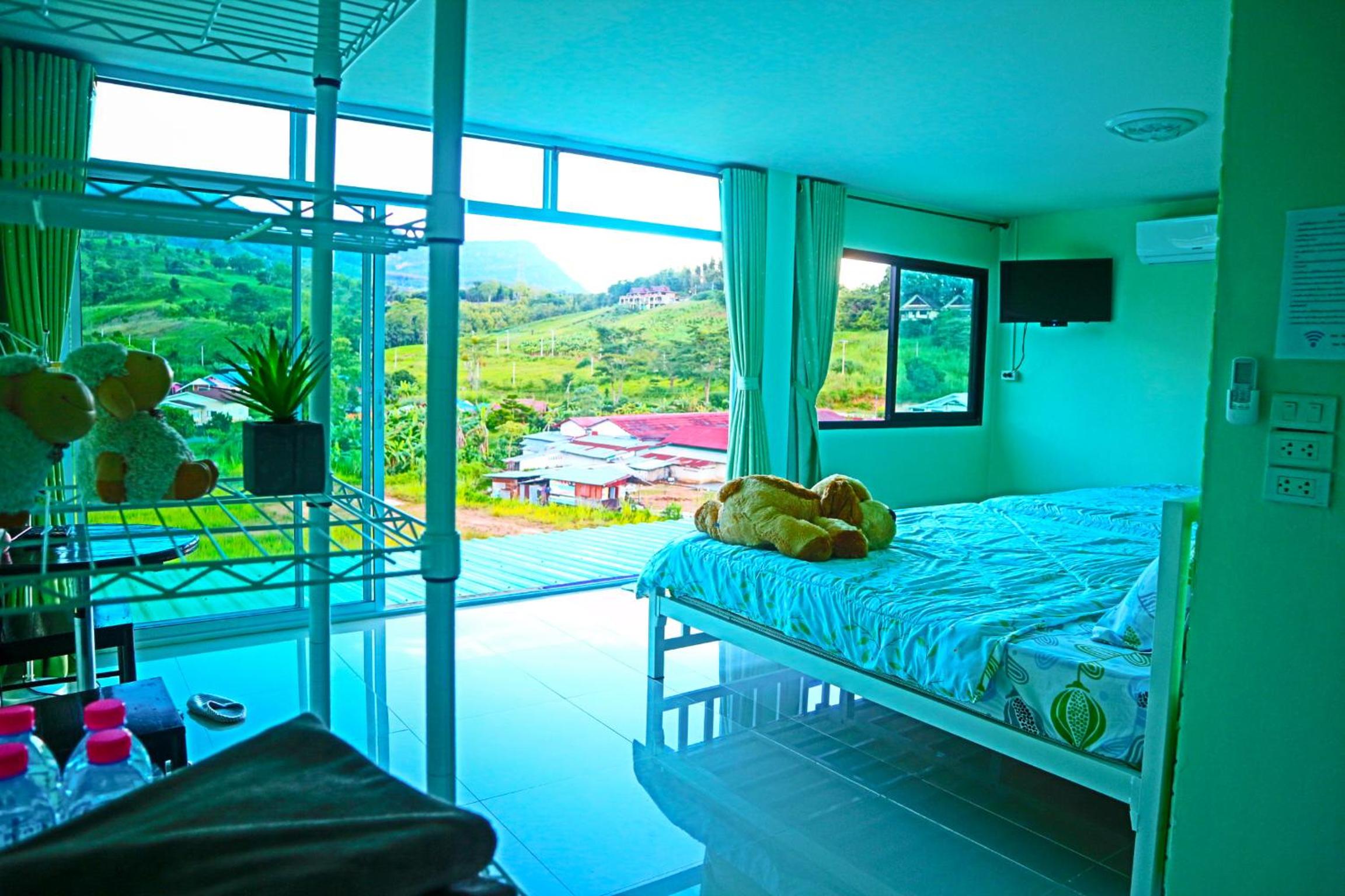 Family Room with Mountain View - Photo 17