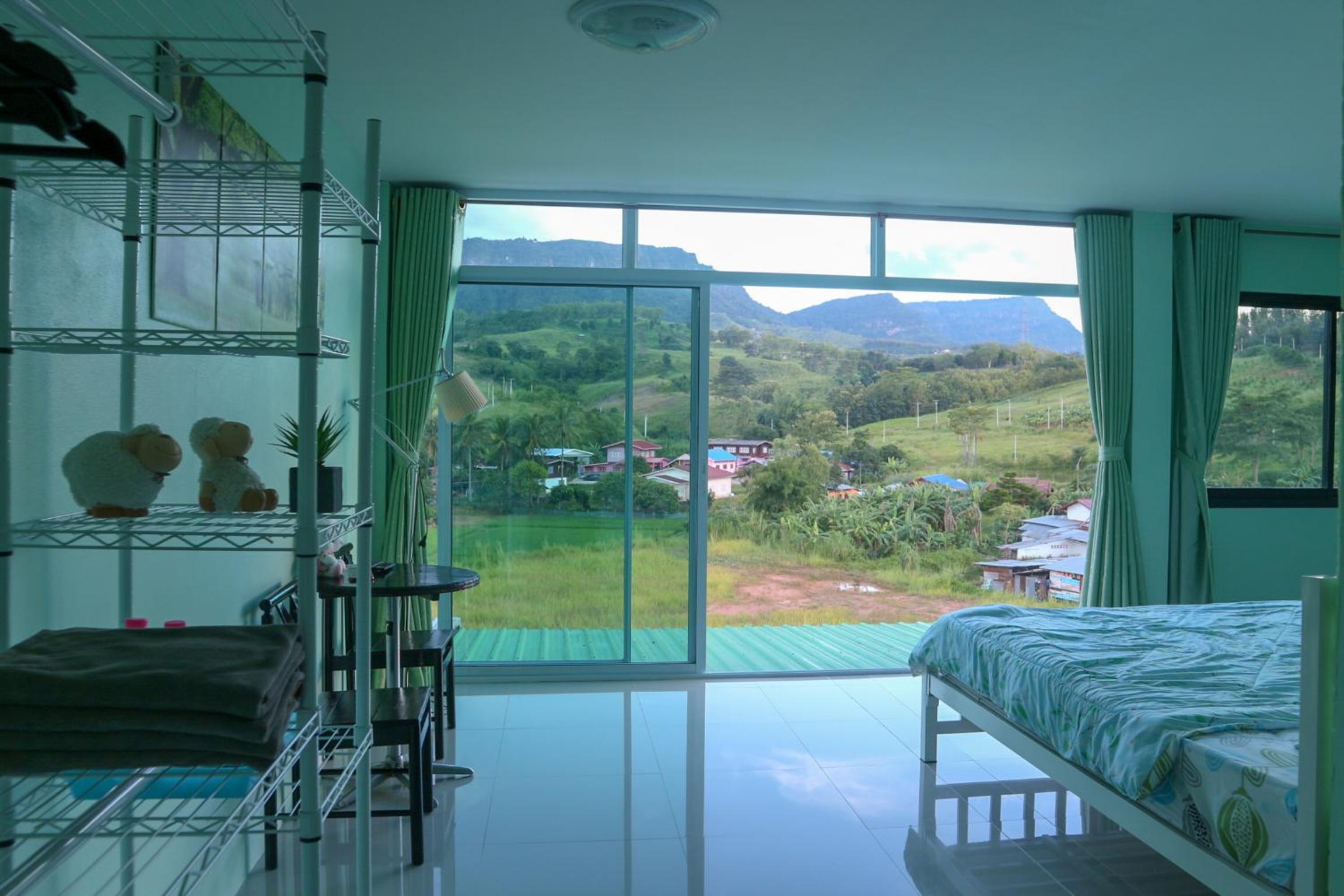 Family Room with Mountain View - Photo 16