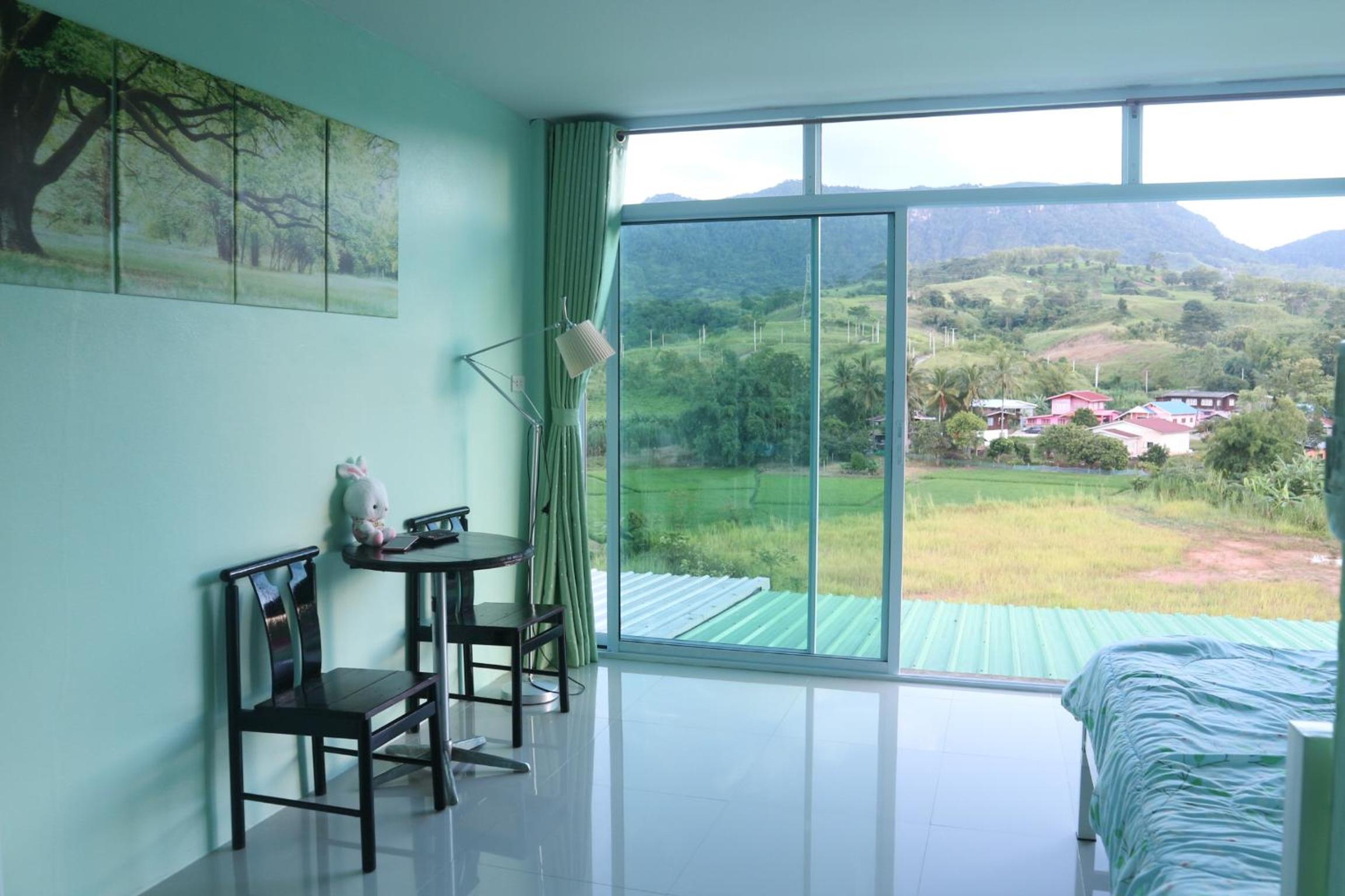 Family Room with Mountain View - Photo 15