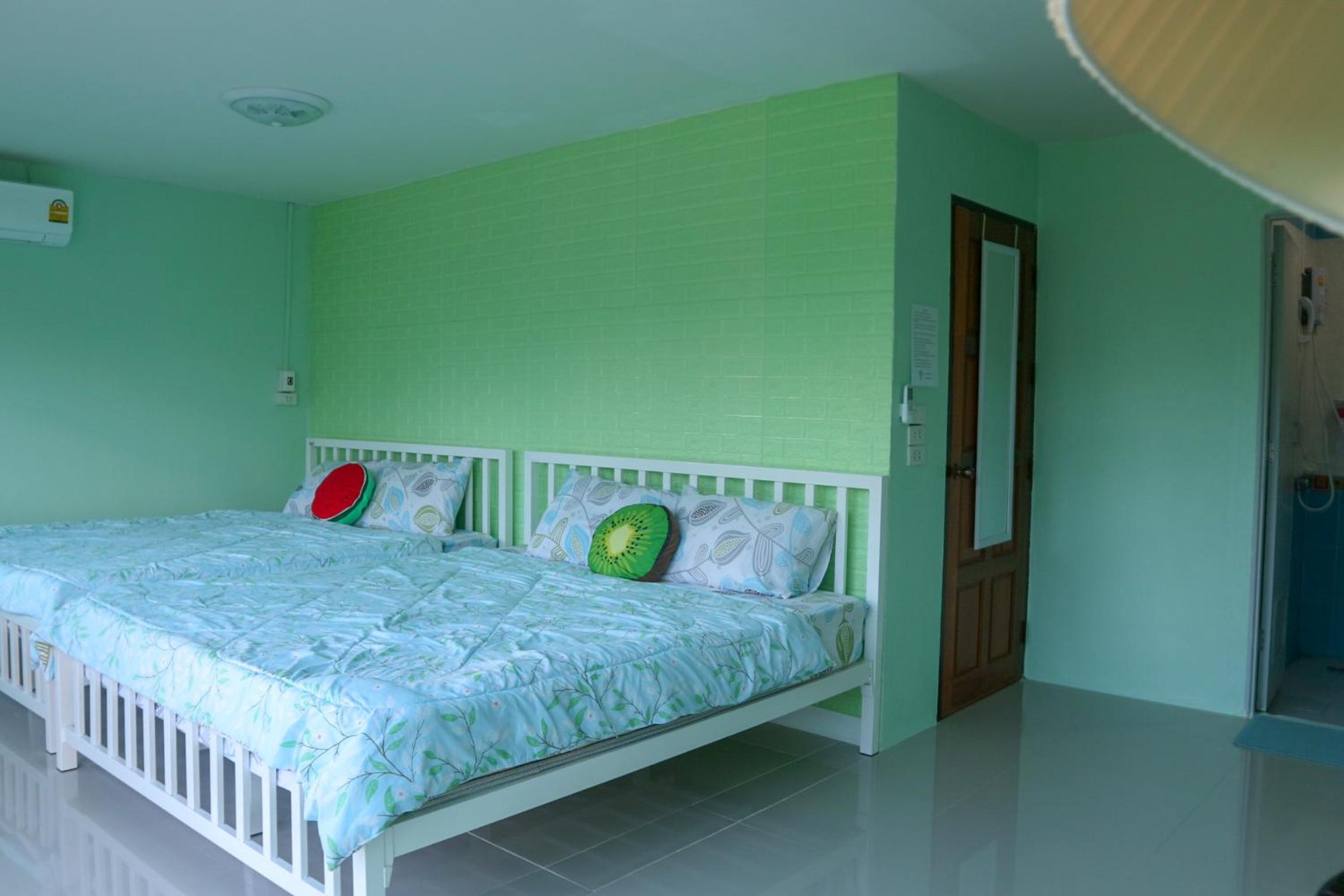 Family Room with Mountain View - Photo 9