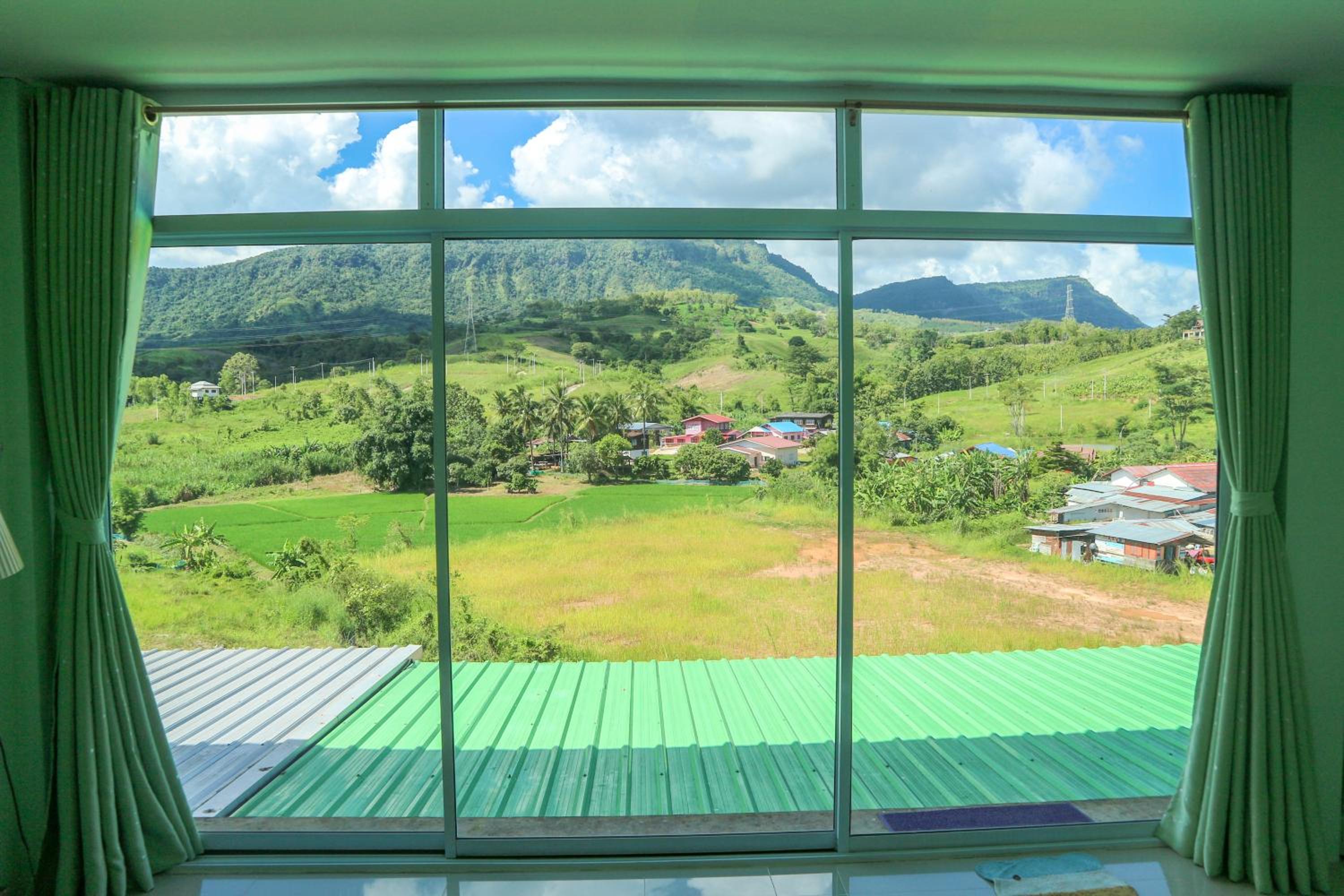 Family Room with Mountain View - Photo 7
