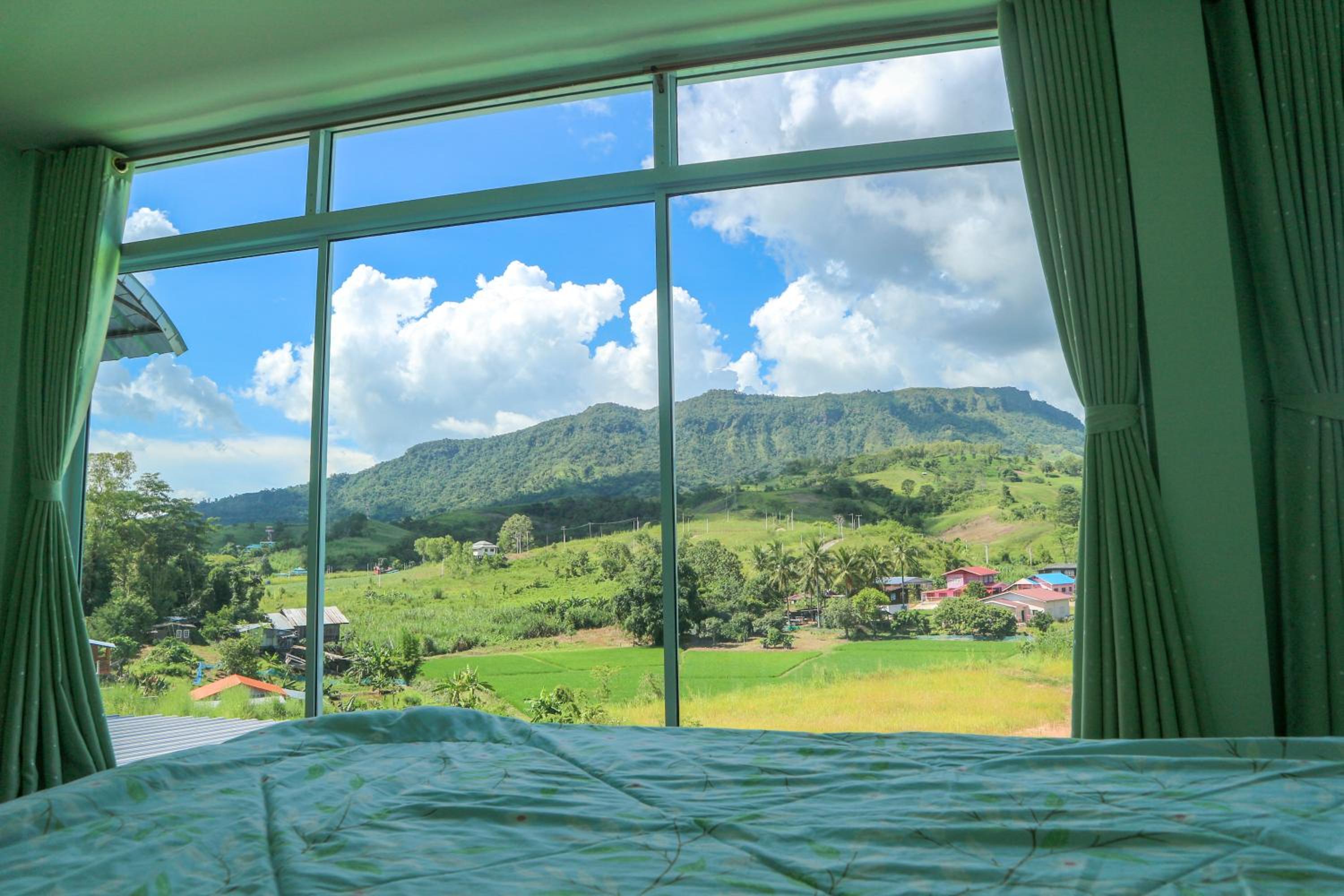 Family Room with Mountain View - Photo 6