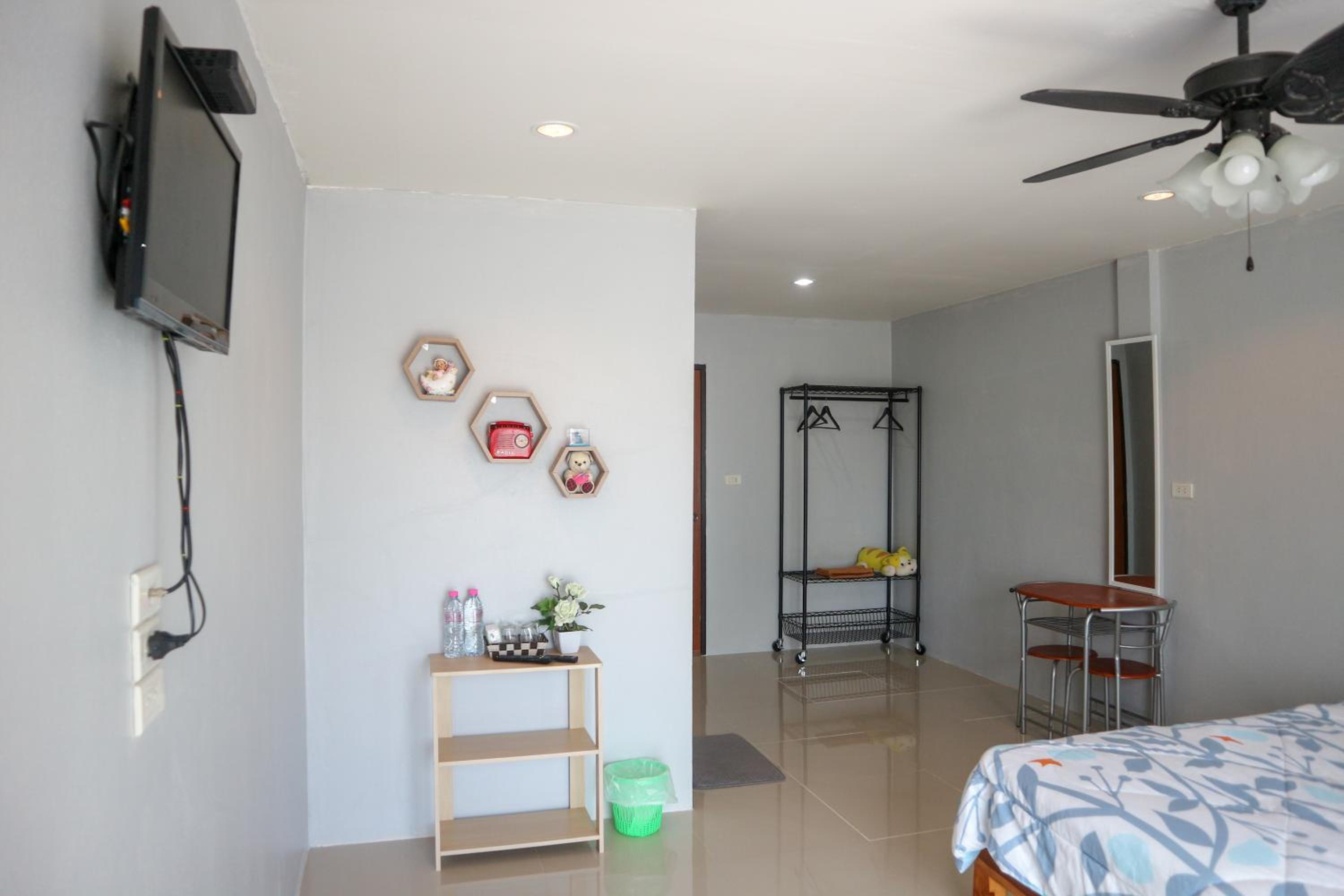 Double Room with Private Bathroom - Photo 7