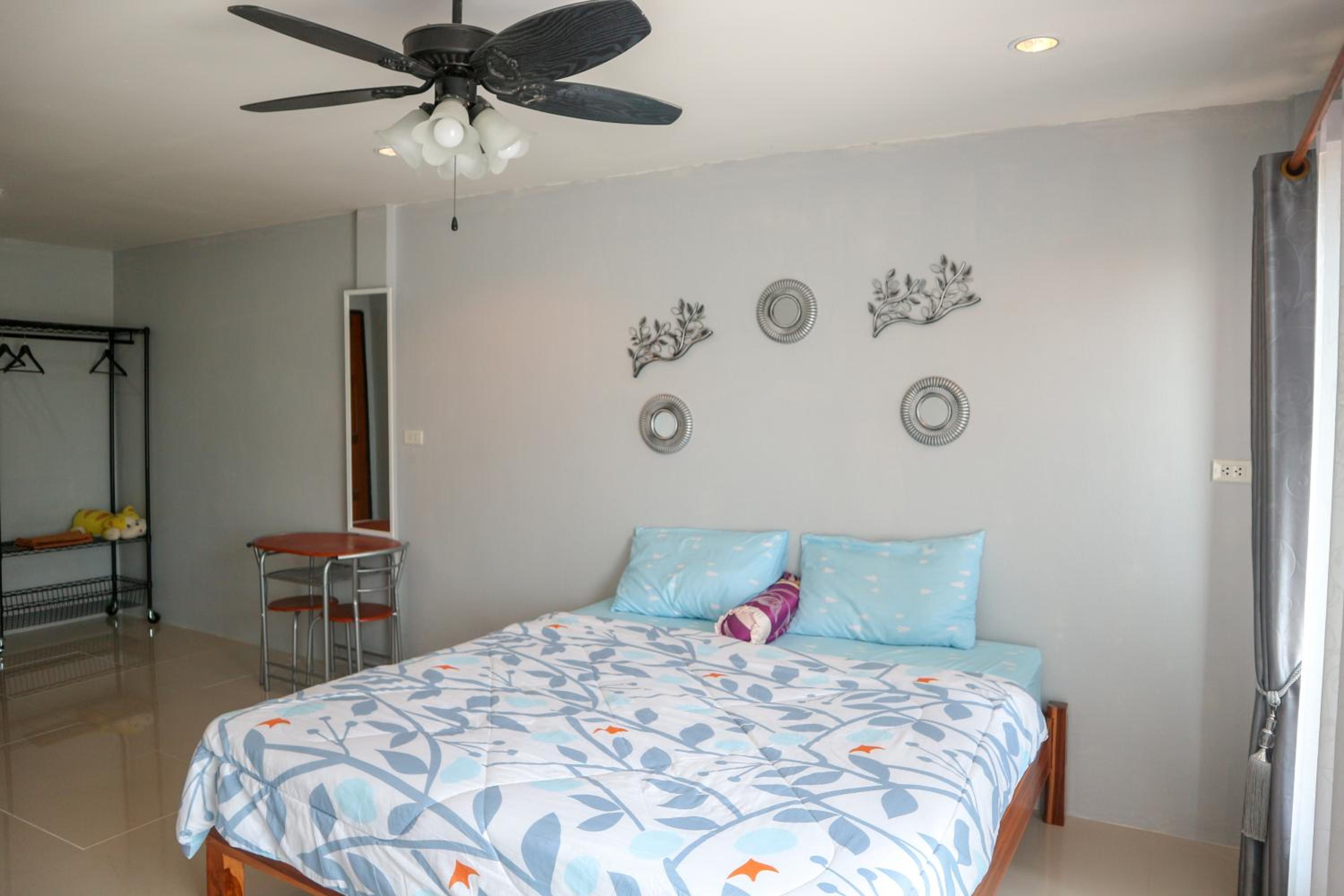 Double Room with Private Bathroom - Photo 8